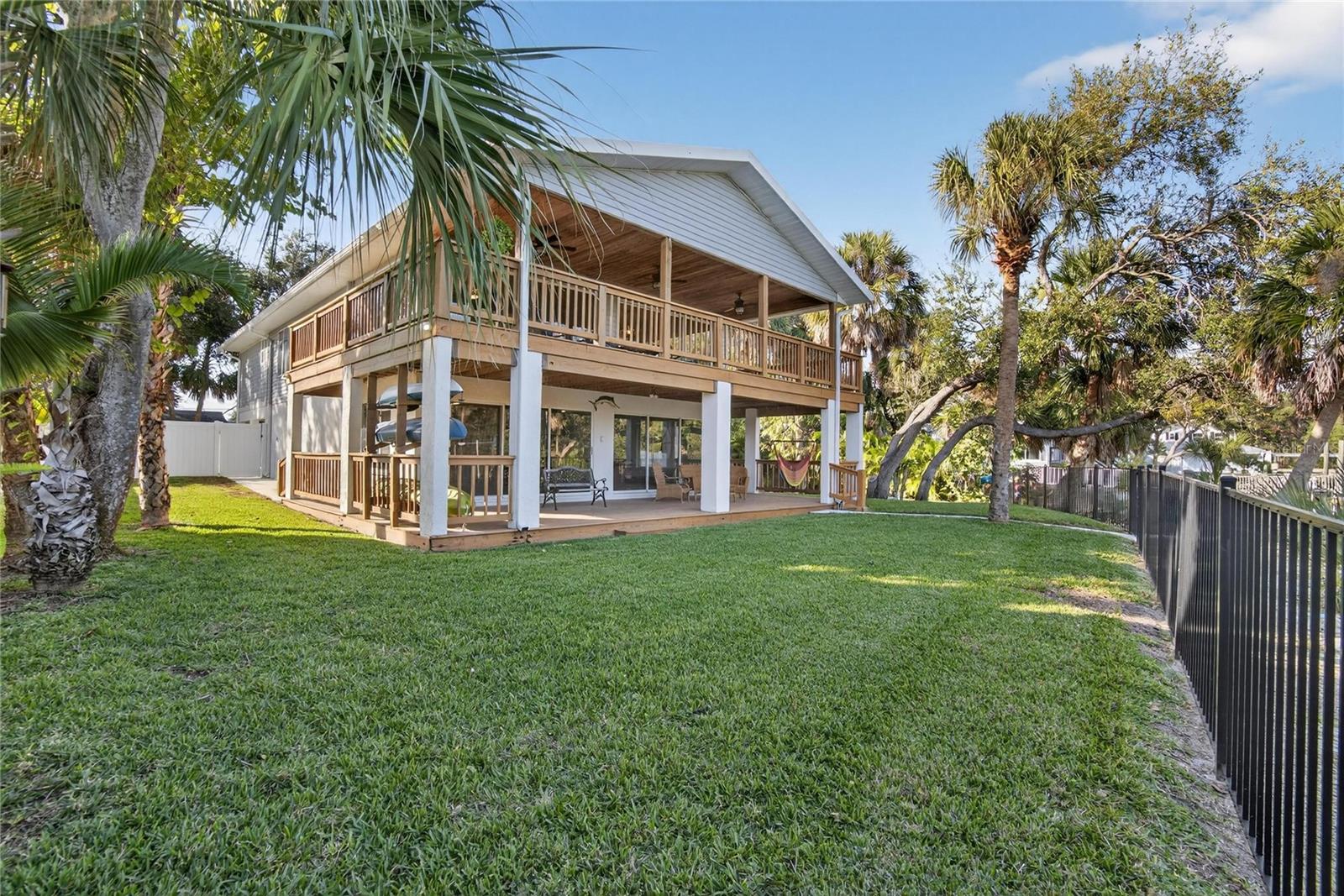 Image 15 of 79 For 9402 Oak Street