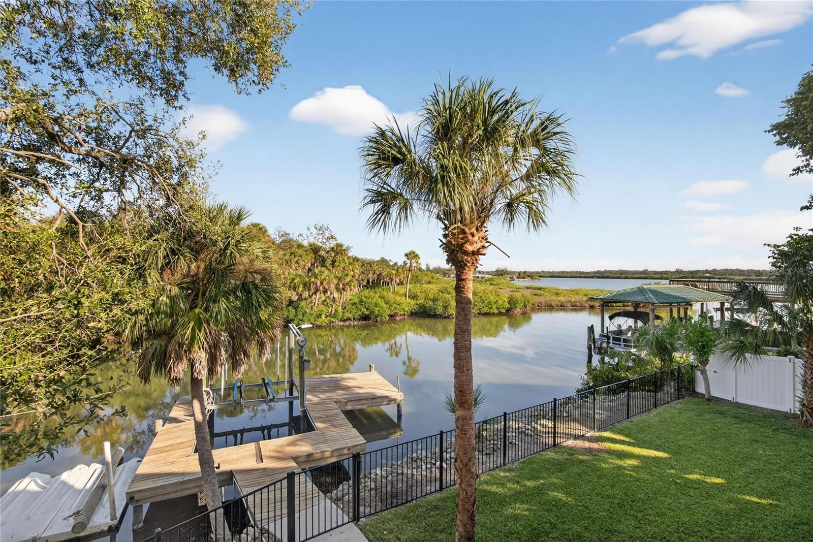 Image 19 of 79 For 9402 Oak Street