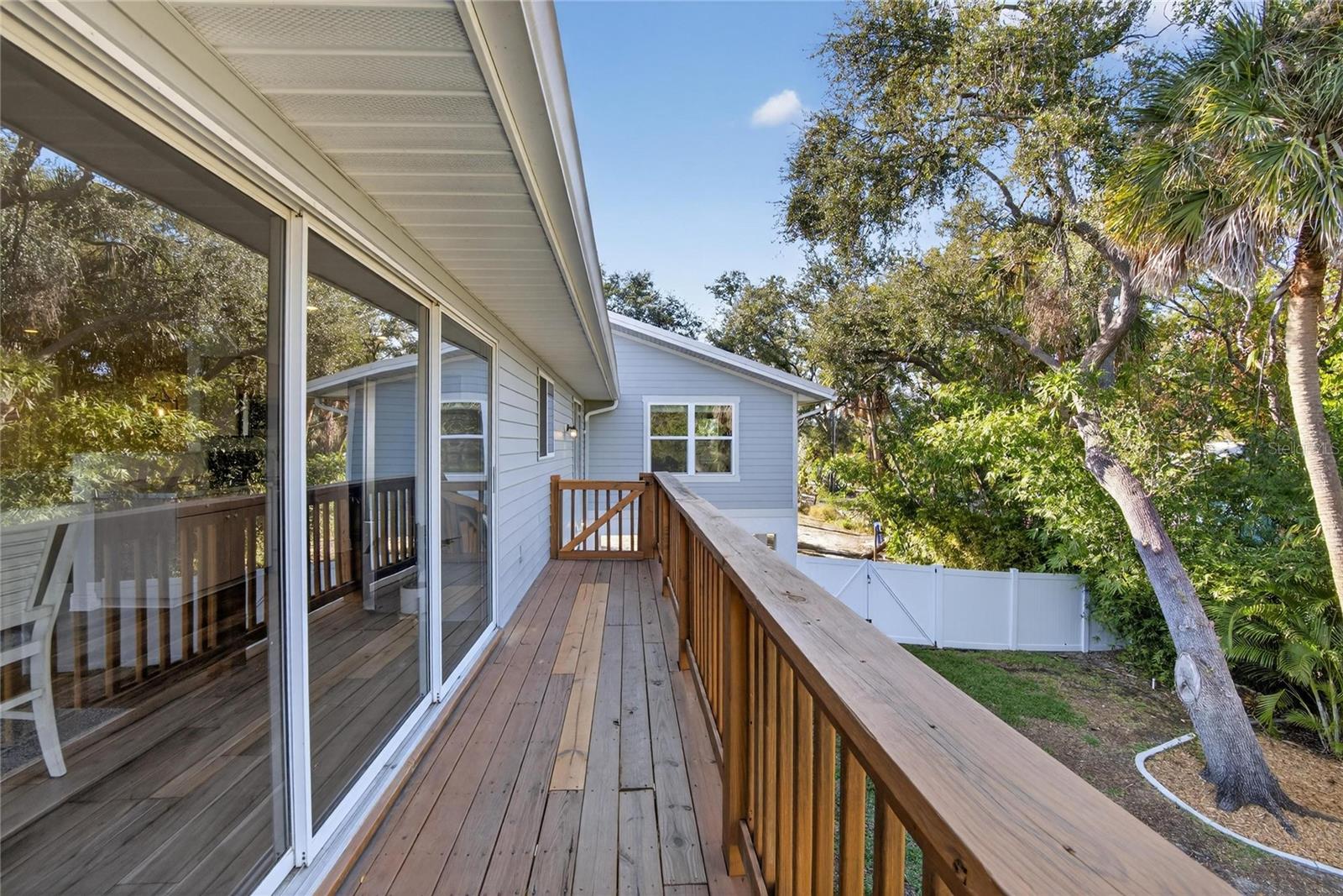 Image 24 of 79 For 9402 Oak Street