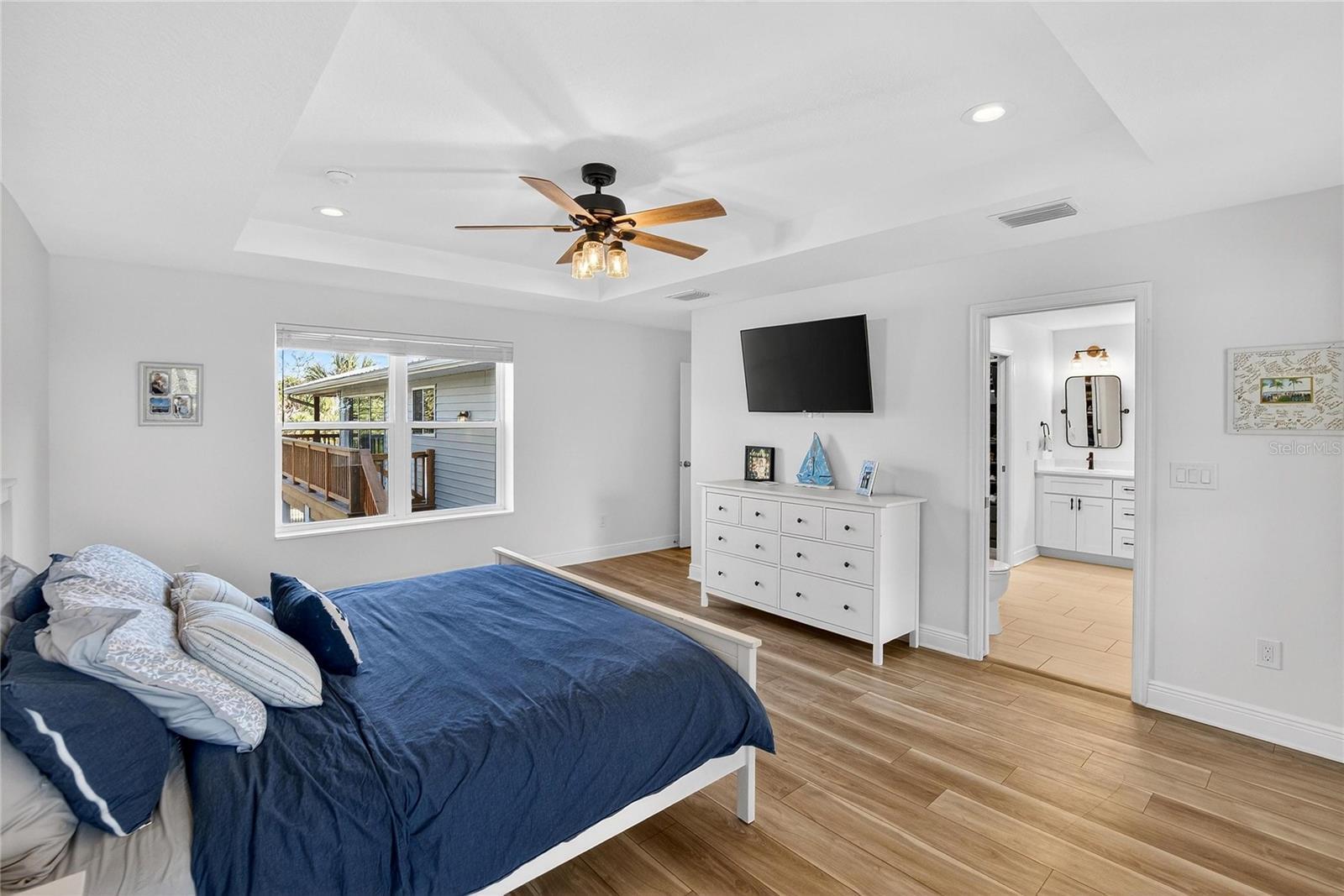 Image 30 of 79 For 9402 Oak Street