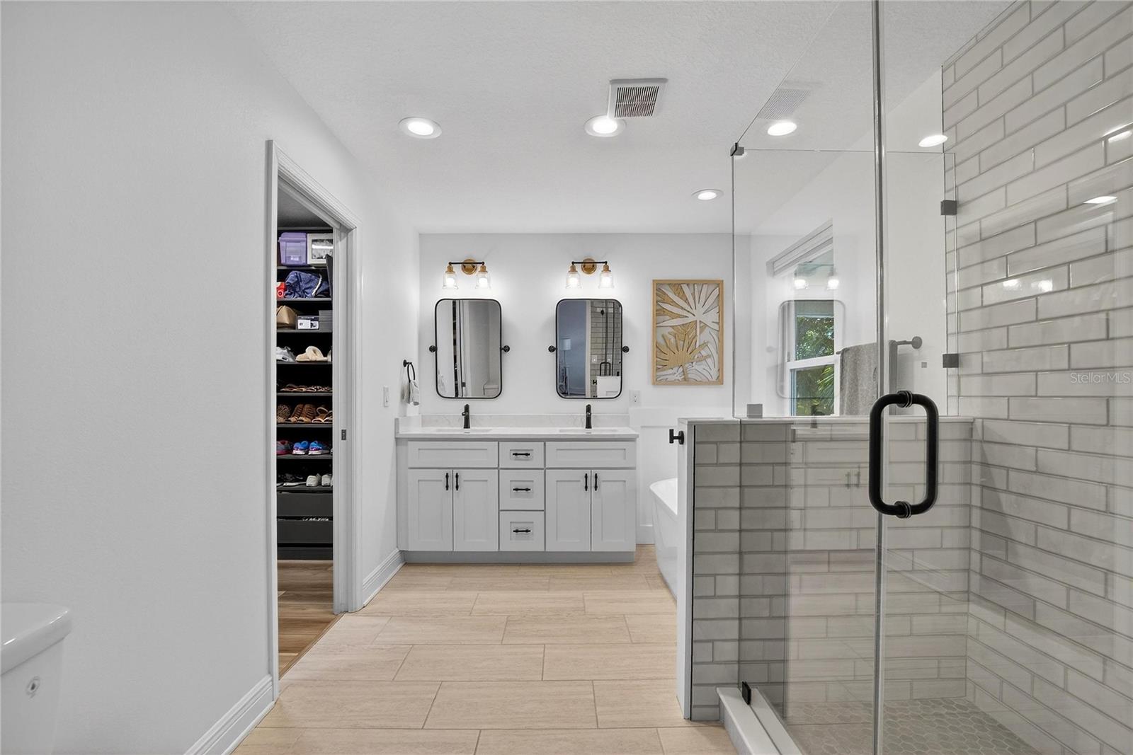 Image 32 of 79 For 9402 Oak Street