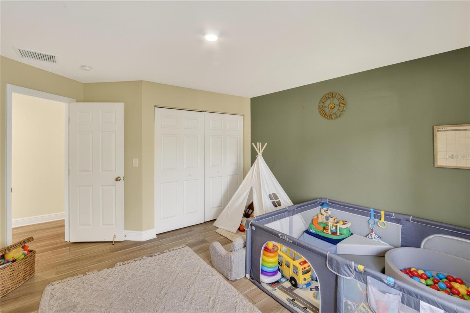 Image 40 of 79 For 9402 Oak Street