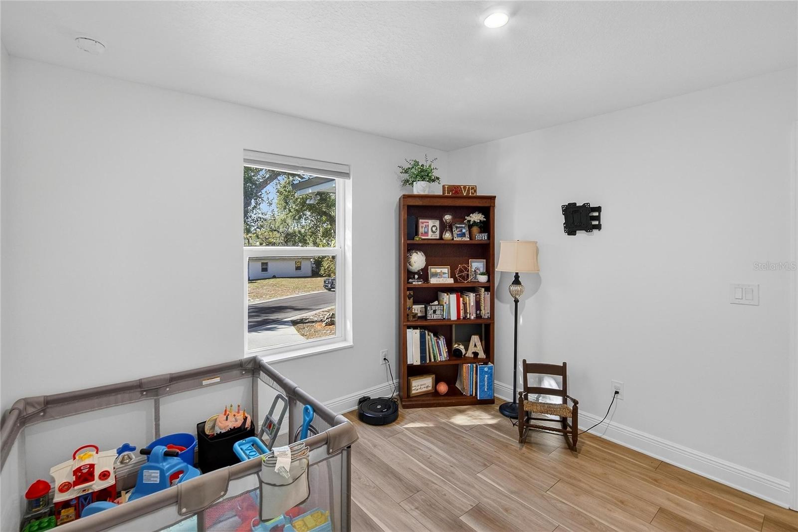 Image 44 of 79 For 9402 Oak Street