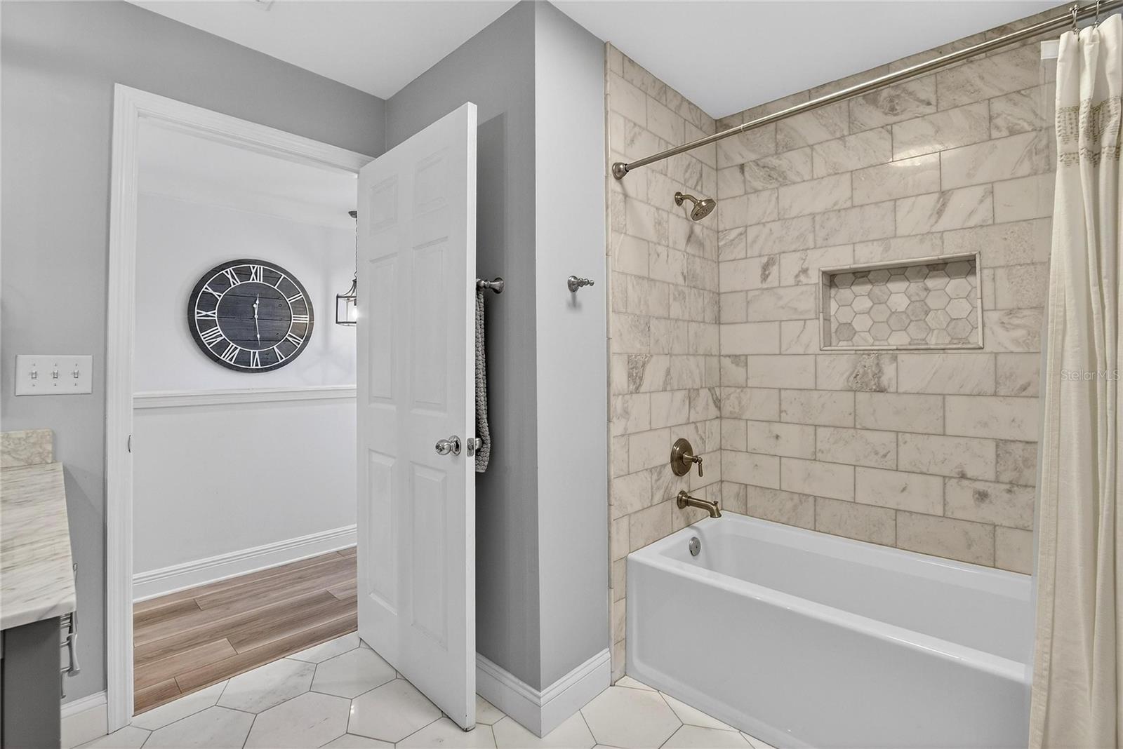 Image 46 of 79 For 9402 Oak Street