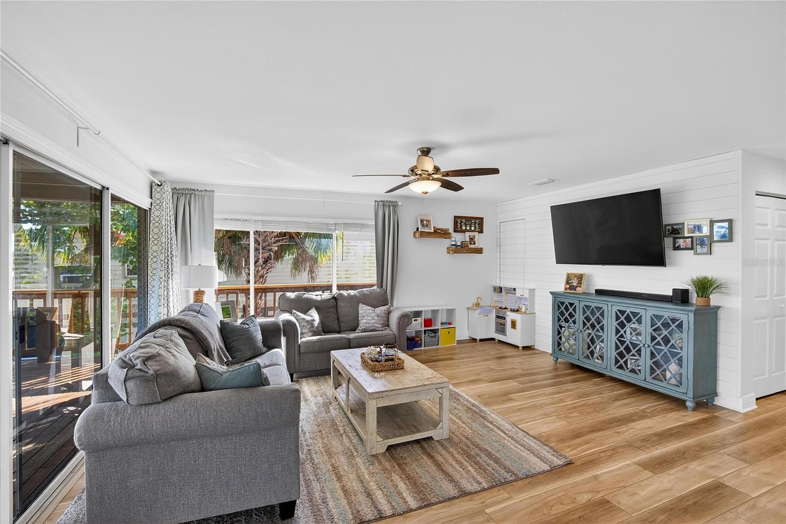 Image 52 of 79 For 9402 Oak Street