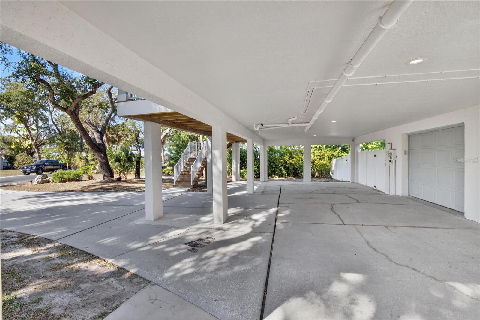 Image 9 of 79 For 9402 Oak Street