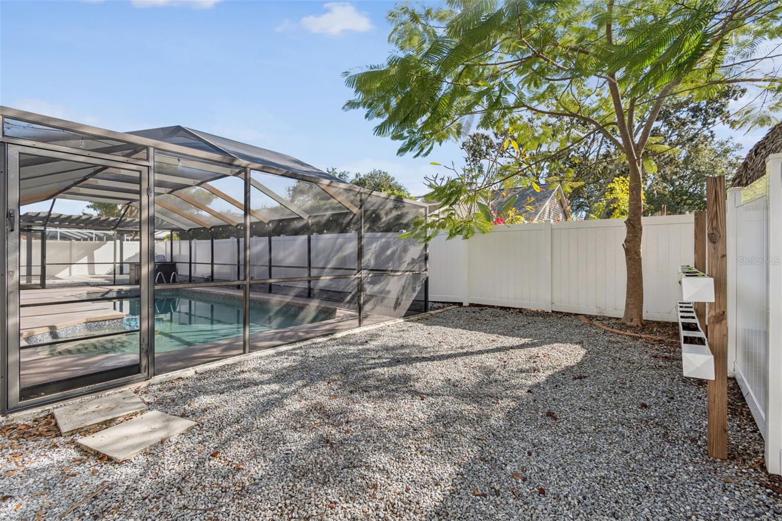 Image 23 of 35 For 15007 Redcliff Drive