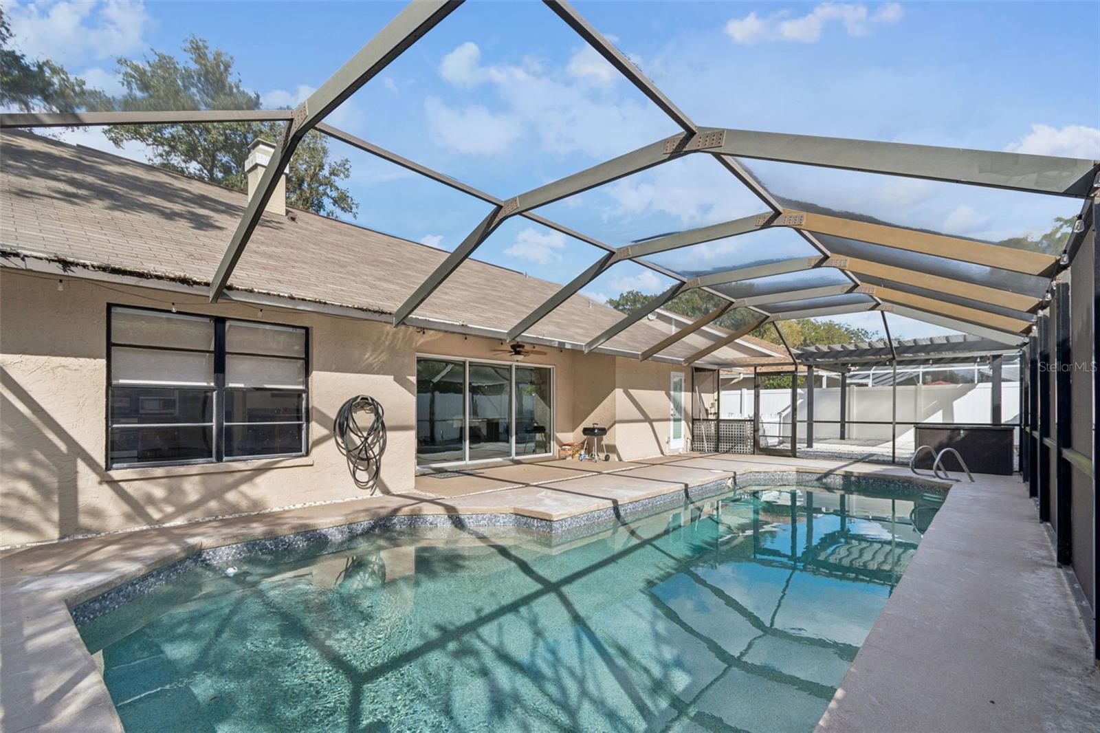 Image 25 of 35 For 15007 Redcliff Drive