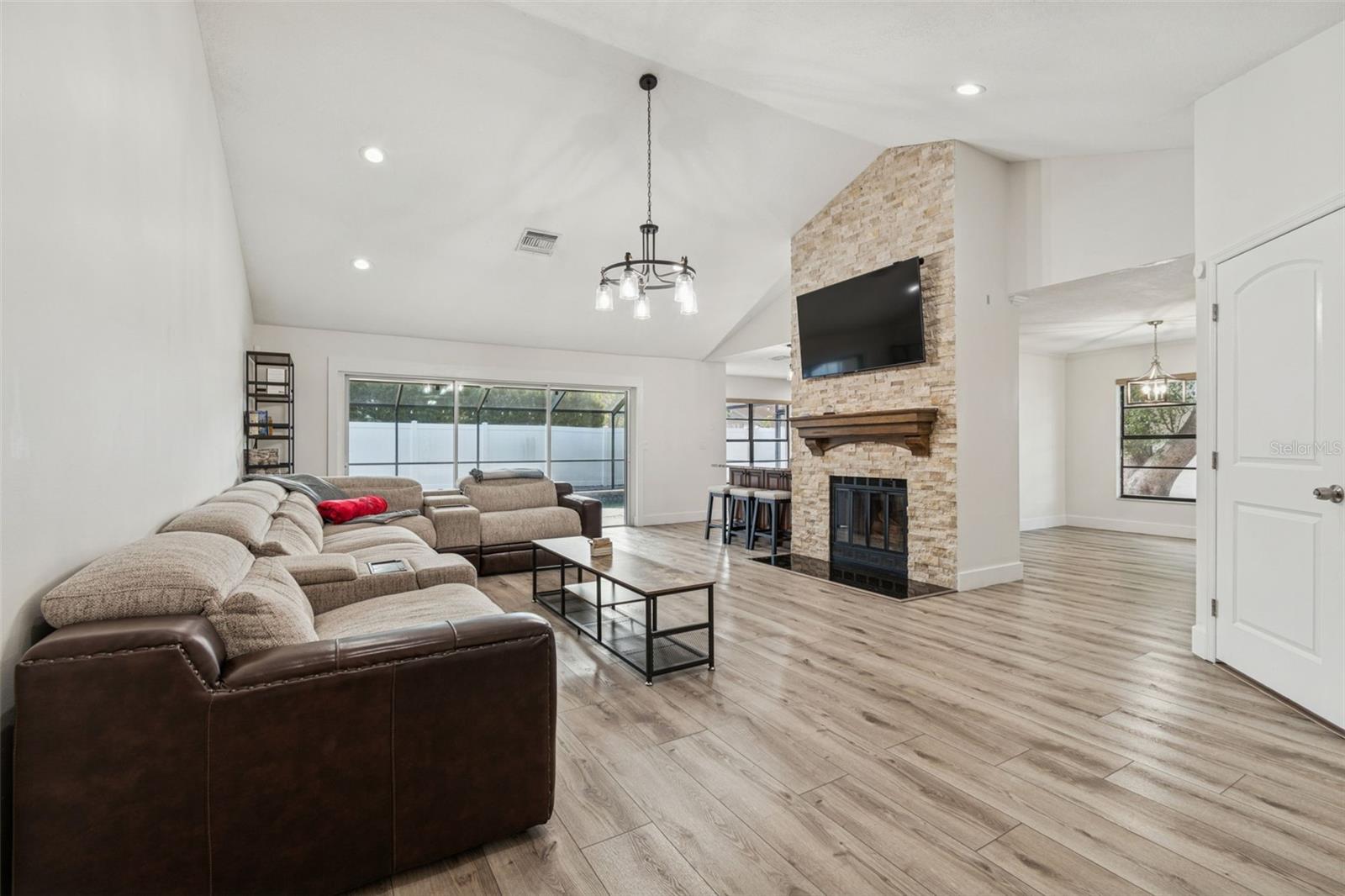 Image 3 of 35 For 15007 Redcliff Drive