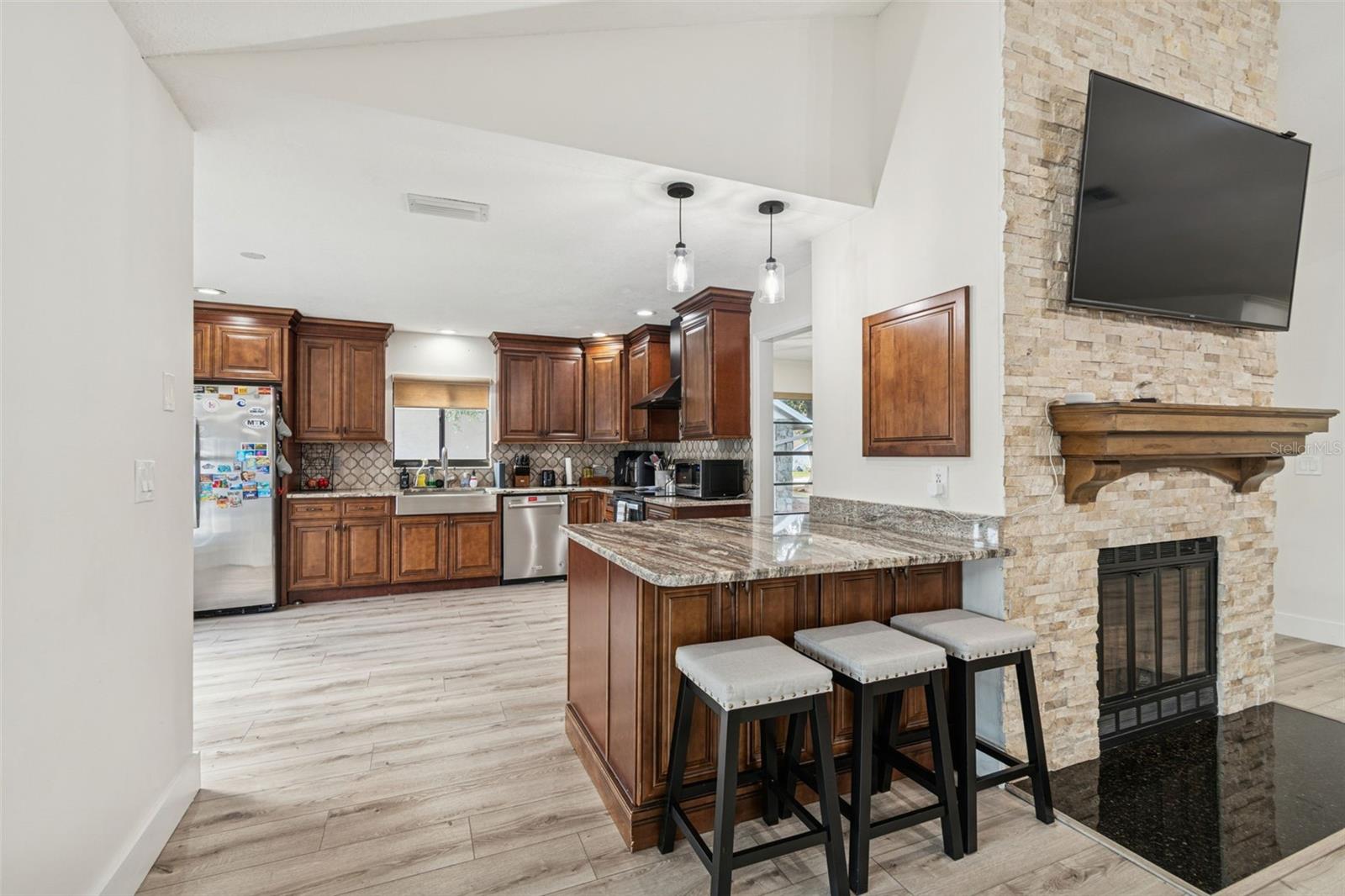 Image 6 of 35 For 15007 Redcliff Drive