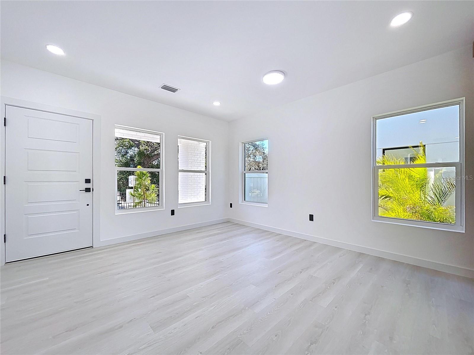 Image 15 of 81 For 4601 Queensboro Avenue S