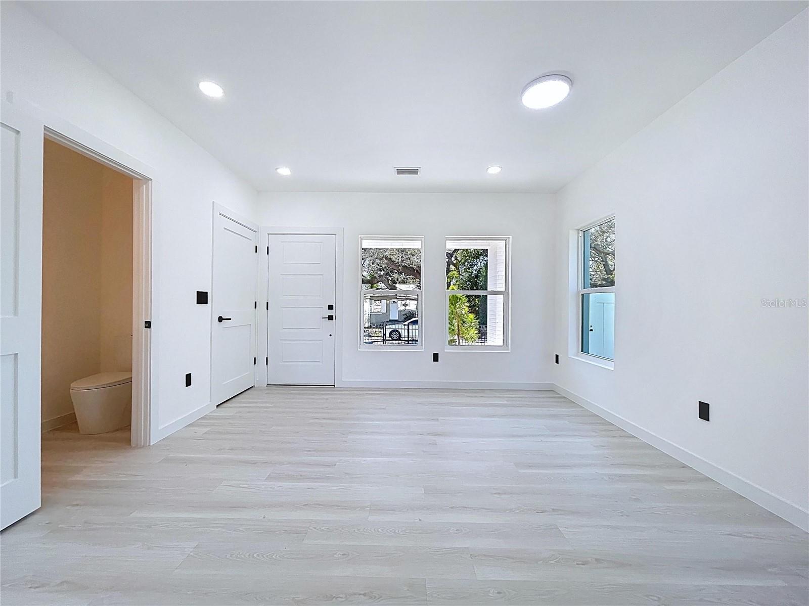 Image 16 of 81 For 4601 Queensboro Avenue S