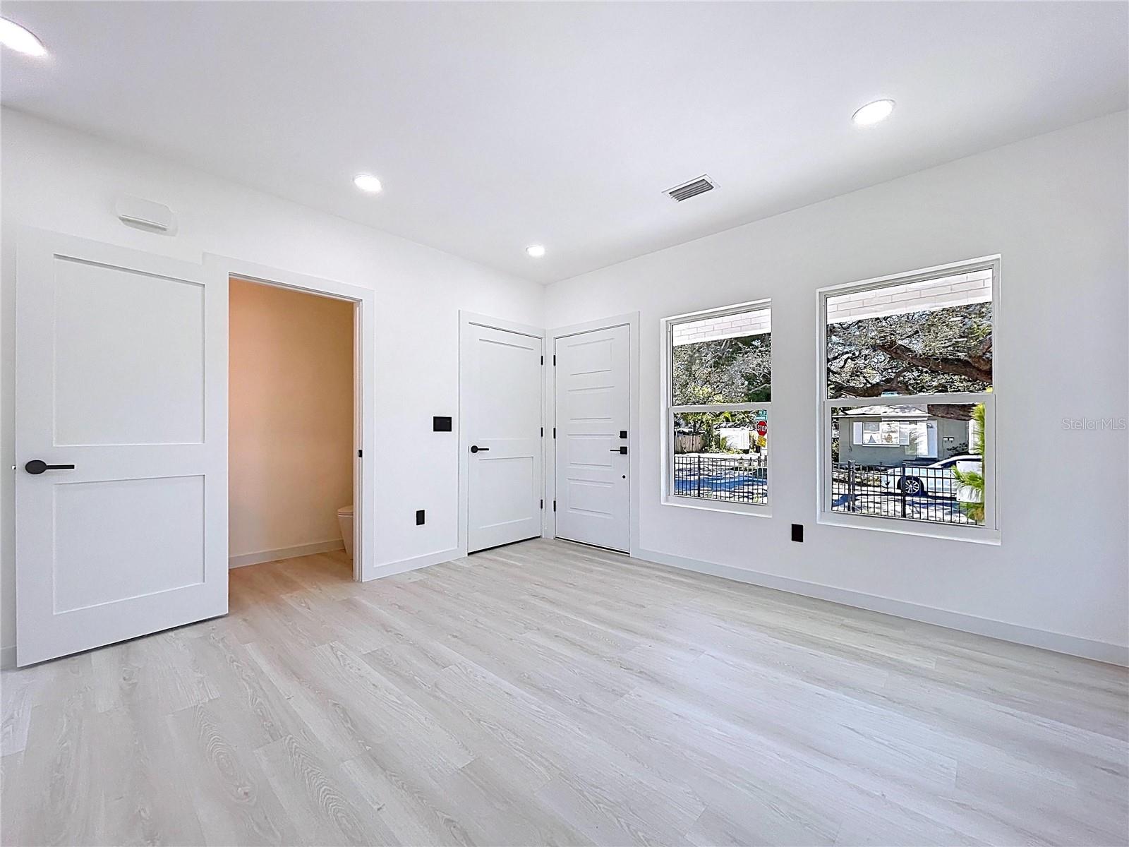 Image 17 of 81 For 4601 Queensboro Avenue S