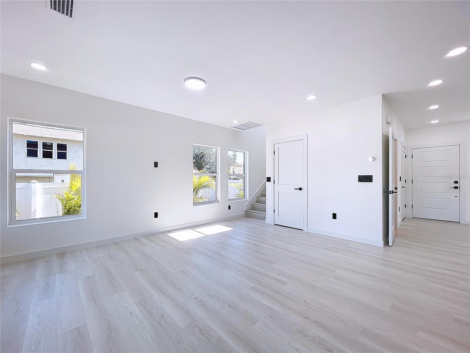 Image 18 of 81 For 4601 Queensboro Avenue S