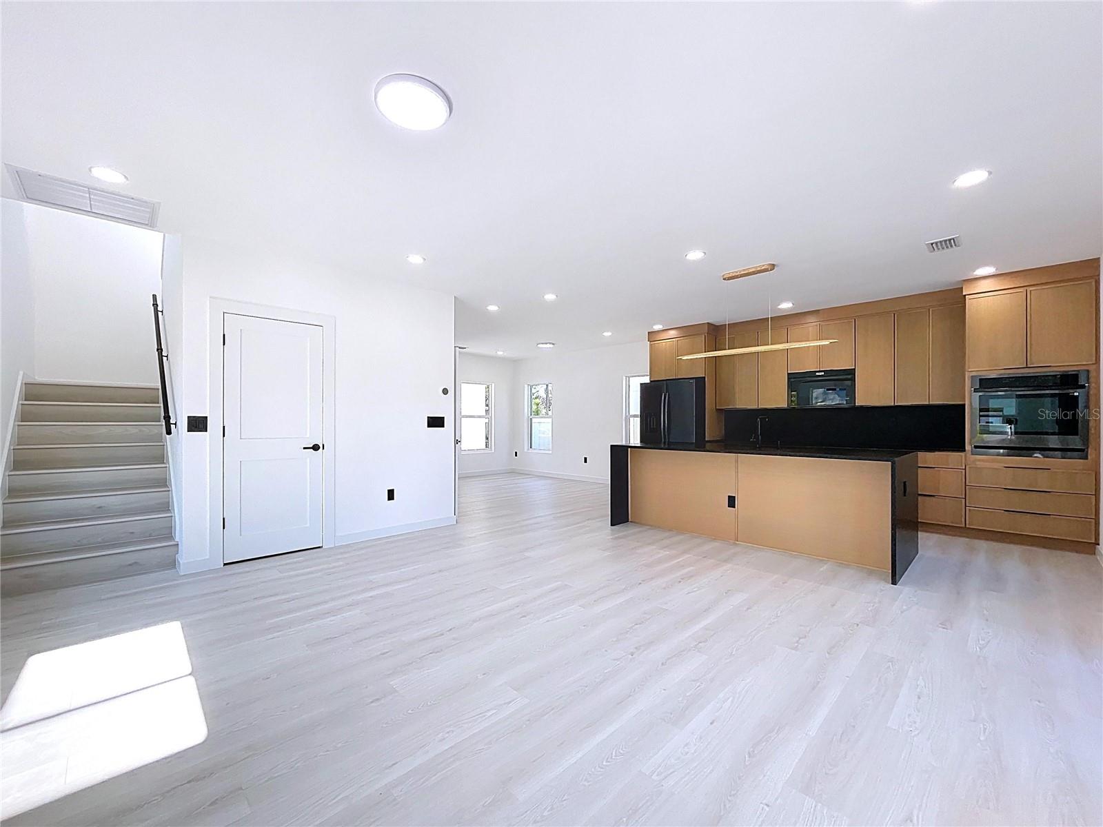 Image 20 of 81 For 4601 Queensboro Avenue S