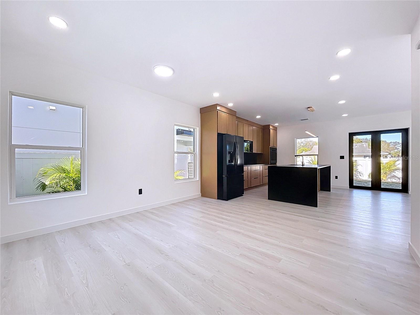 Image 21 of 81 For 4601 Queensboro Avenue S