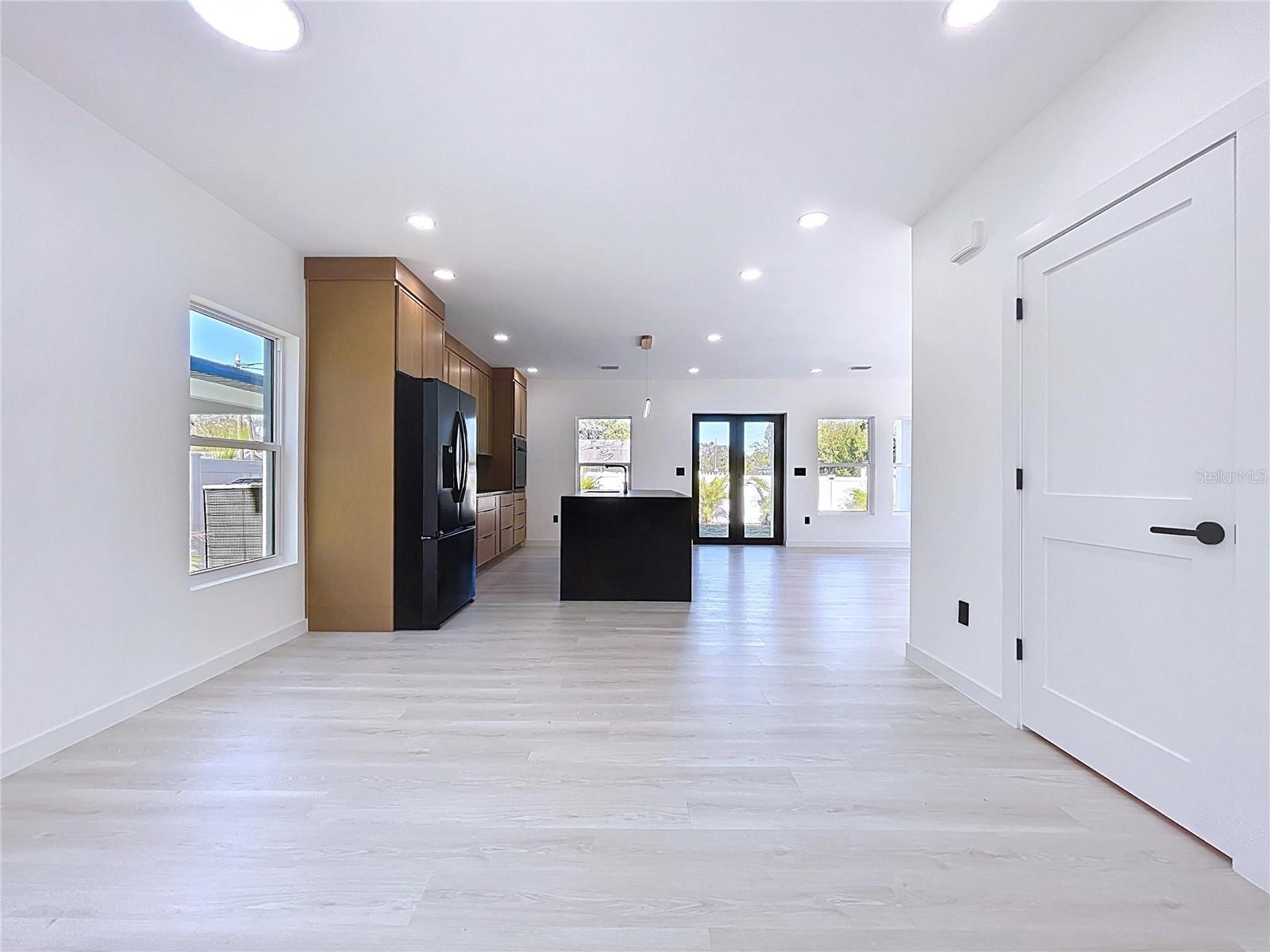 Image 22 of 81 For 4601 Queensboro Avenue S