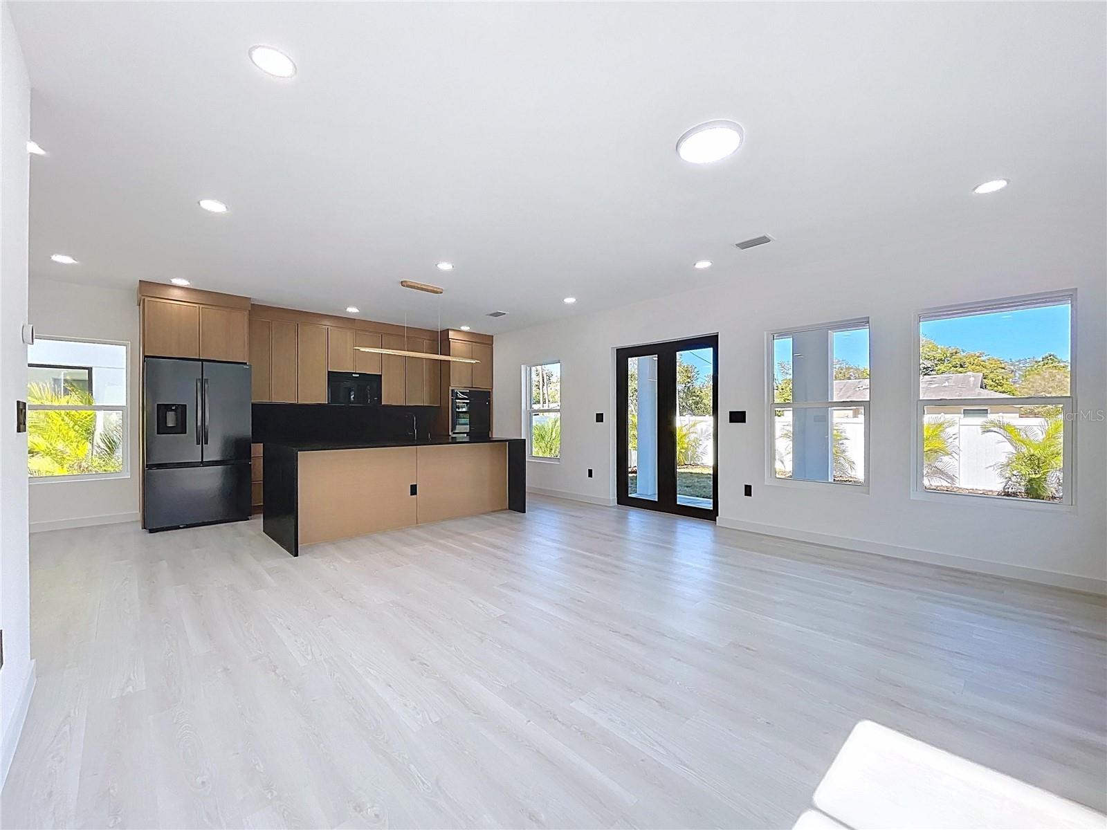 Image 24 of 81 For 4601 Queensboro Avenue S