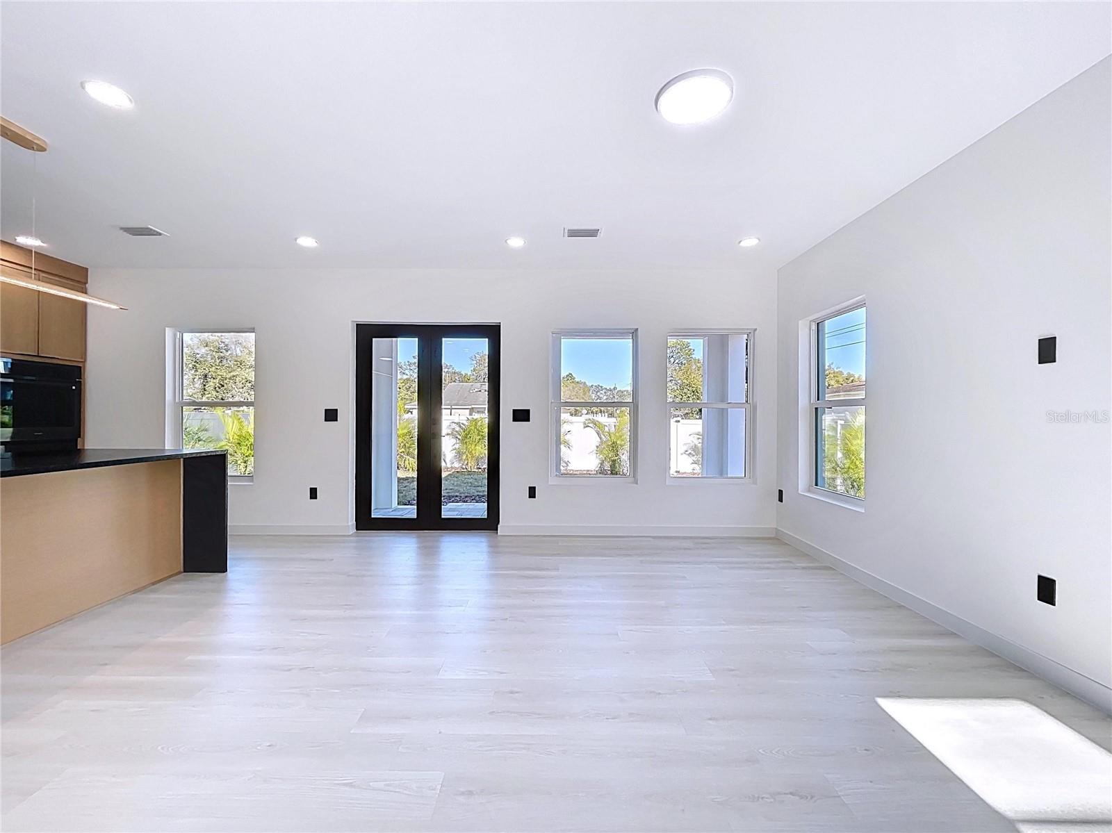 Image 25 of 81 For 4601 Queensboro Avenue S