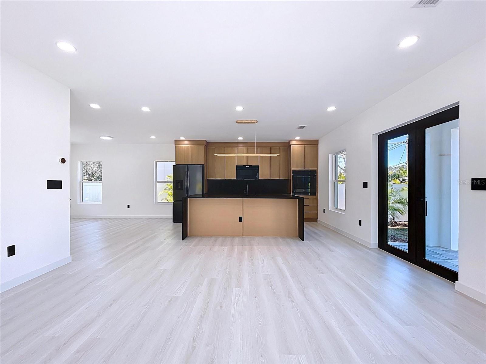 Image 26 of 81 For 4601 Queensboro Avenue S