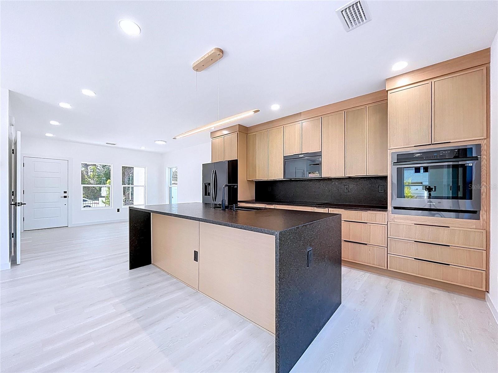 Image 27 of 81 For 4601 Queensboro Avenue S