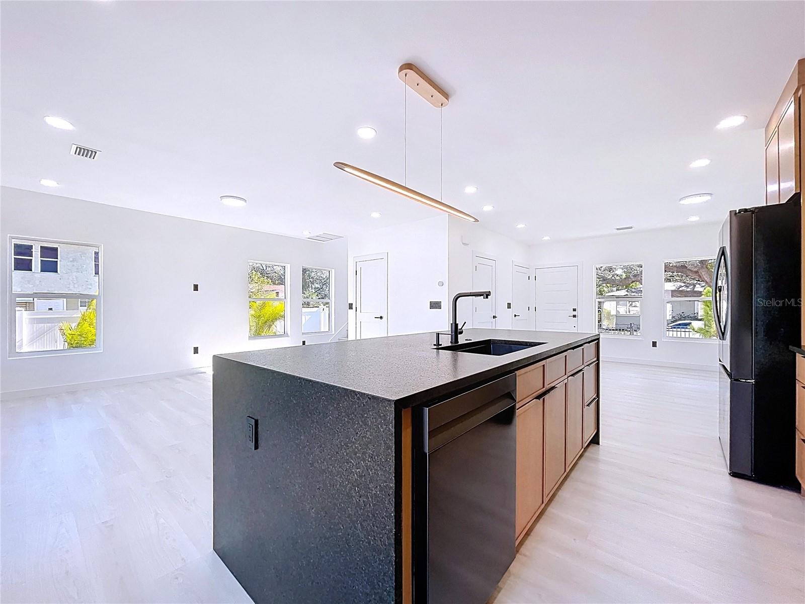 Image 33 of 81 For 4601 Queensboro Avenue S