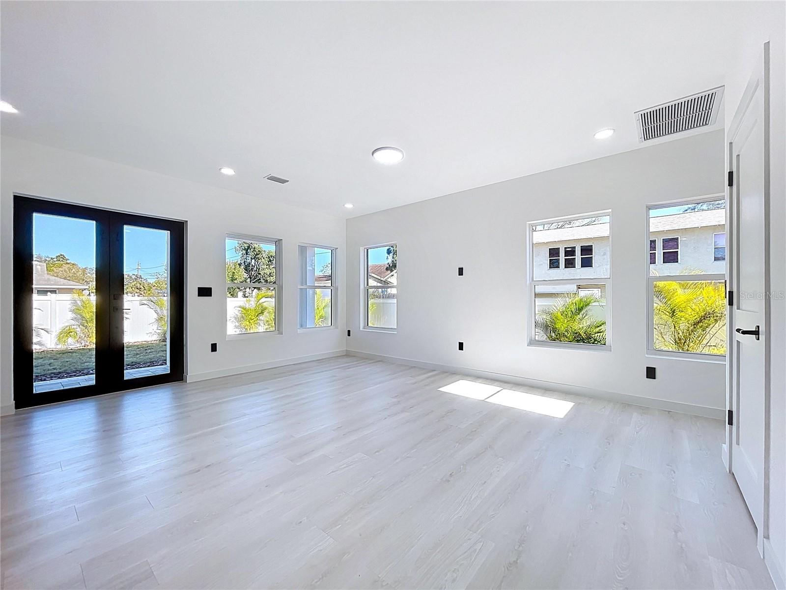 Image 35 of 81 For 4601 Queensboro Avenue S