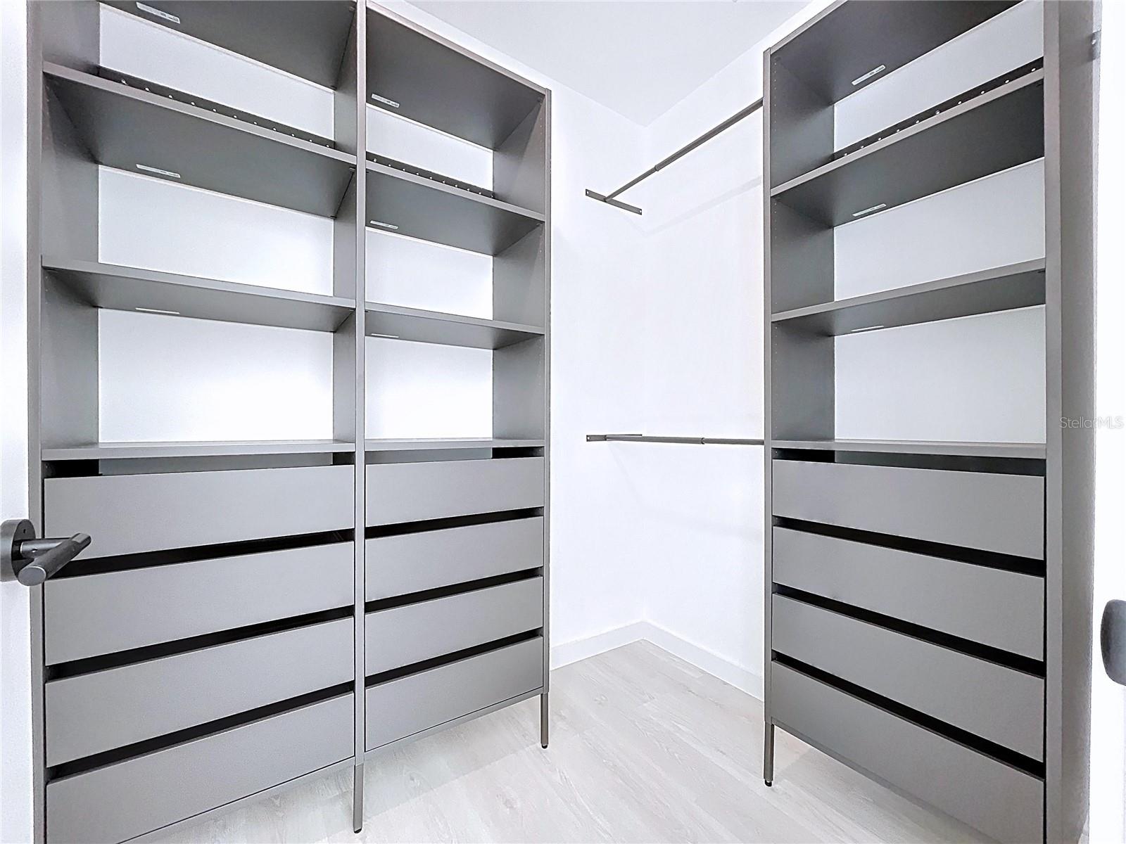 Image 47 of 81 For 4601 Queensboro Avenue S