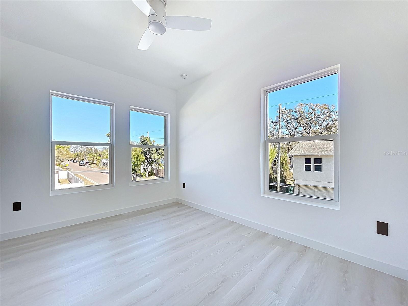 Image 57 of 81 For 4601 Queensboro Avenue S