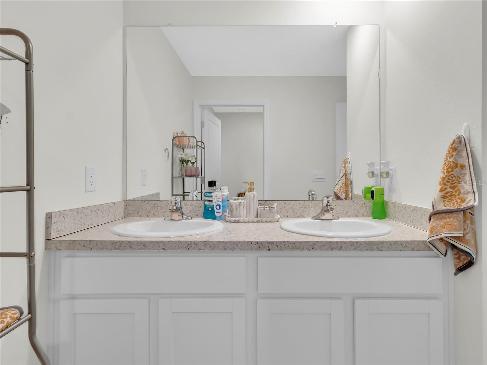 Image 28 of 54 For 16526 Windmill Forge Pass