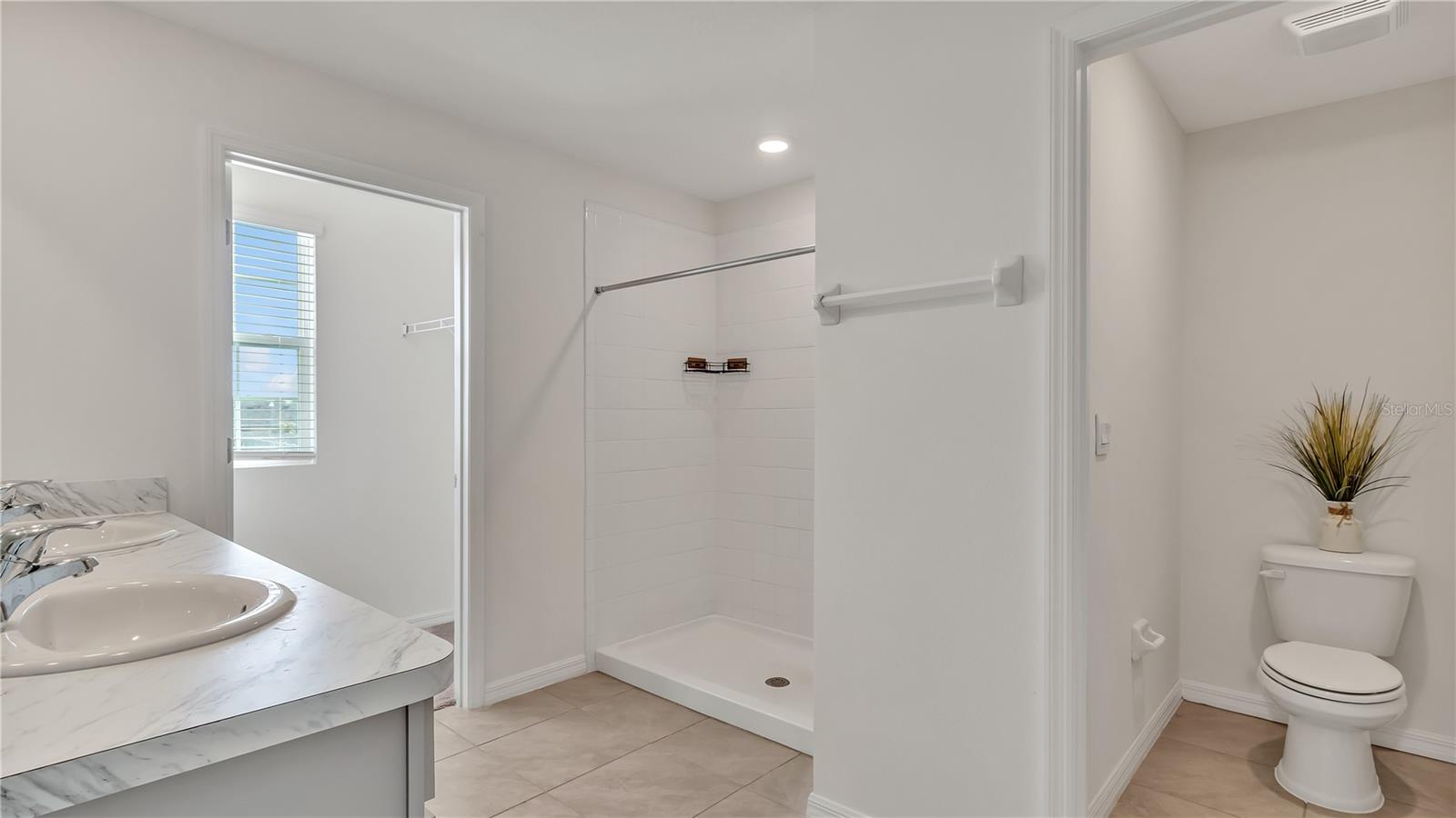 Image 32 of 54 For 16526 Windmill Forge Pass