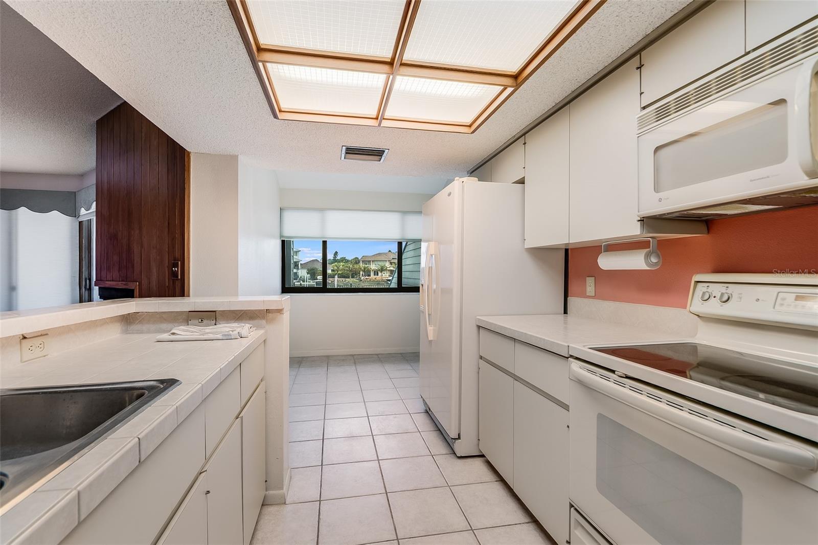 Image 9 of 35 For 900 Pinellas Bayway S 109