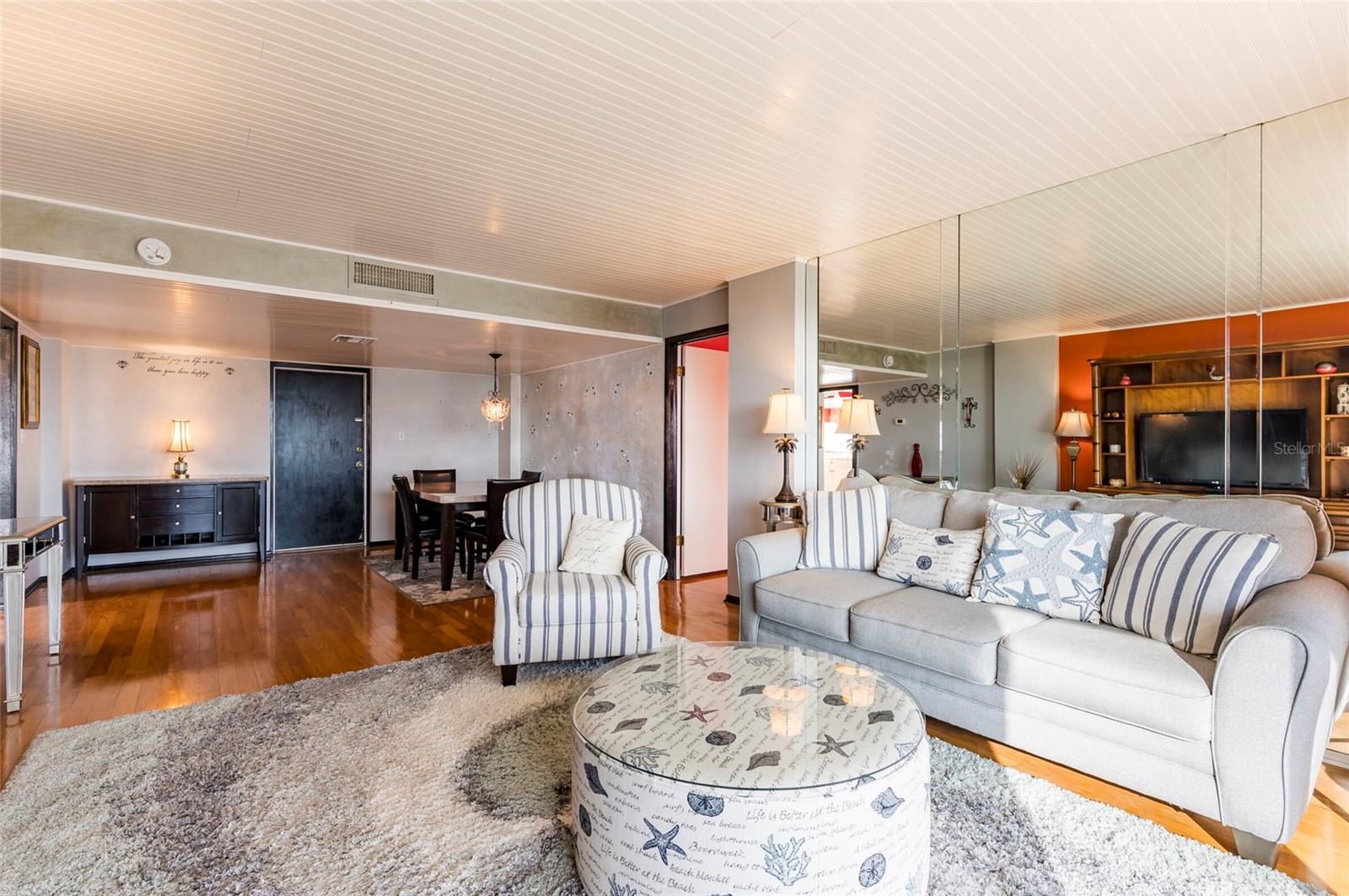 Image 16 of 36 For 9 Haig Place 801