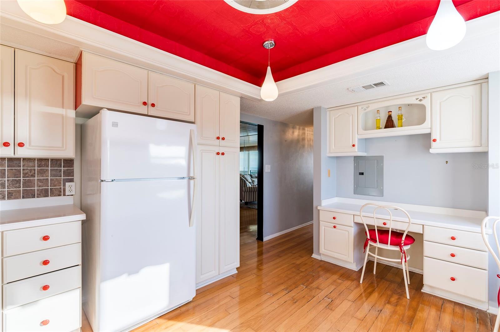 Image 22 of 36 For 9 Haig Place 801