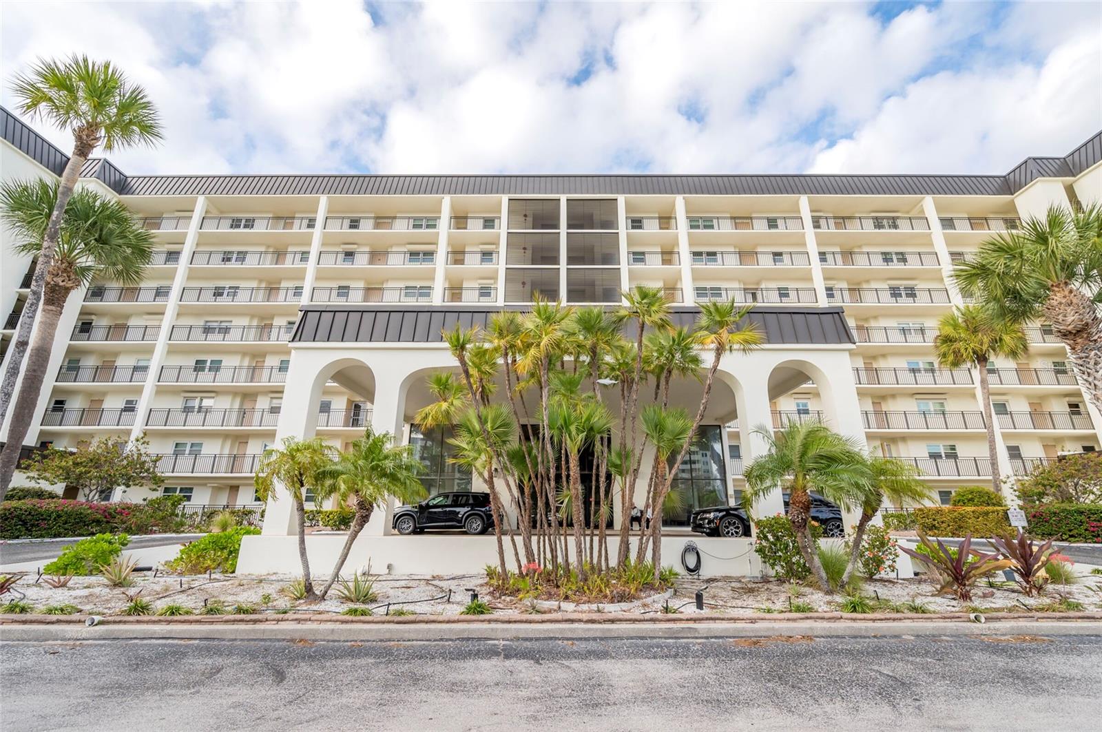 Image 9 of 36 For 9 Haig Place 801