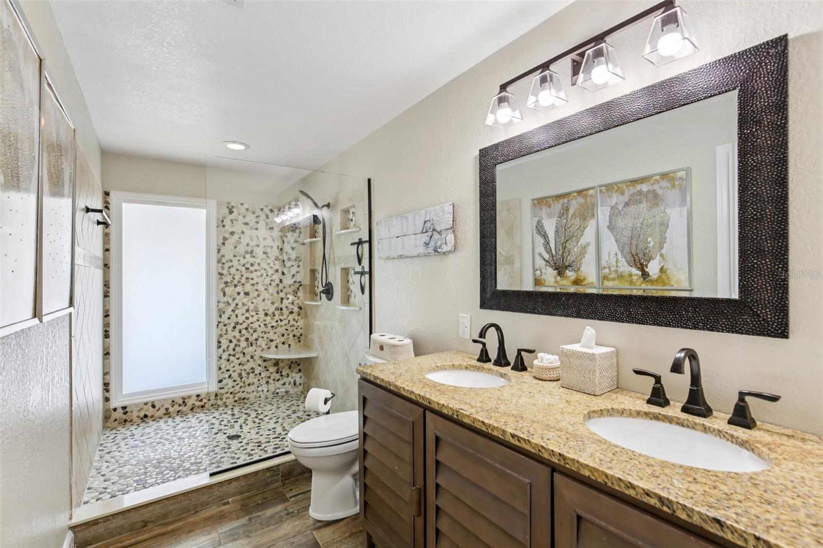 Image 17 of 41 For 5036 Dover Street Ne