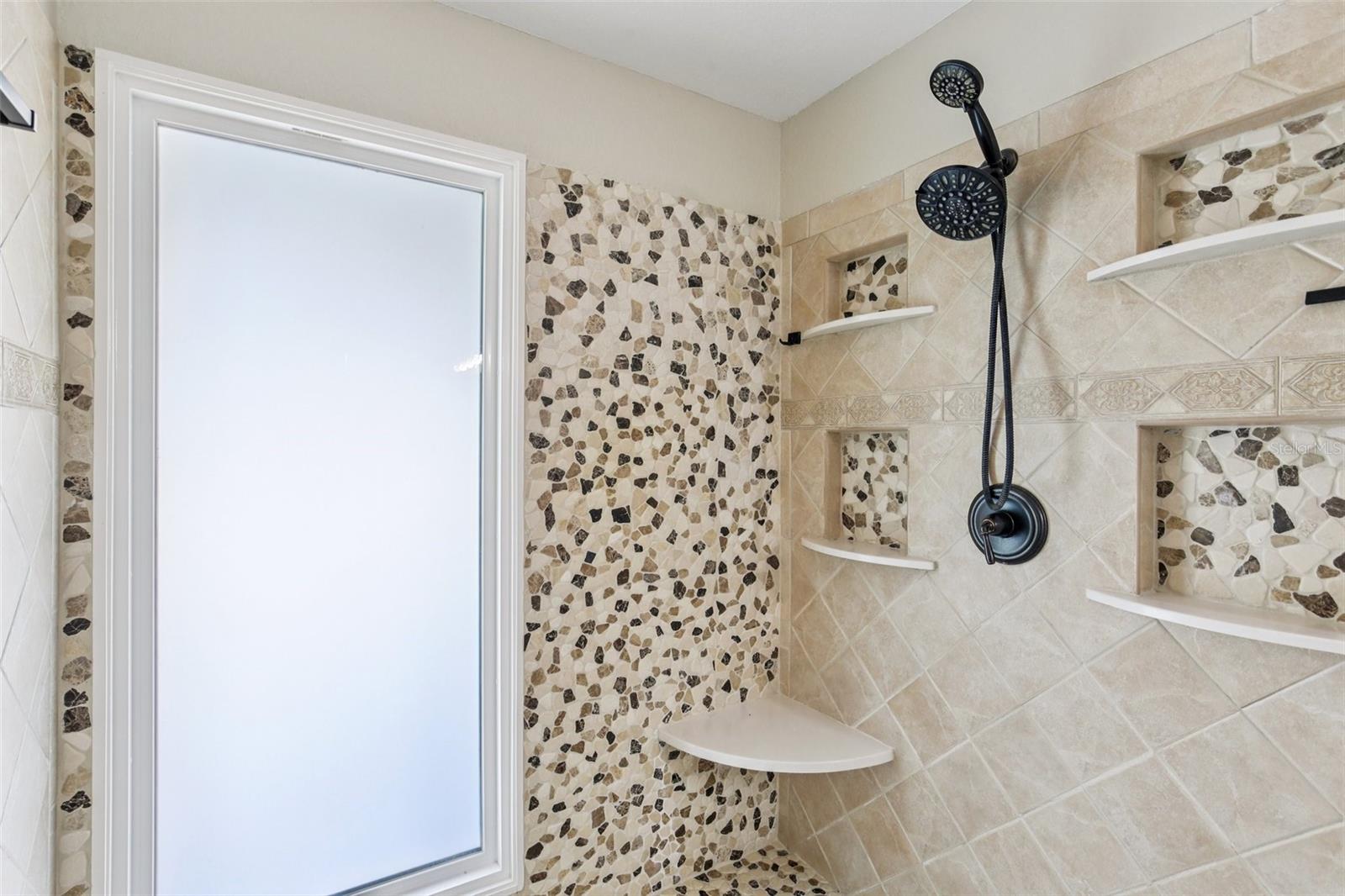 Image 18 of 41 For 5036 Dover Street Ne