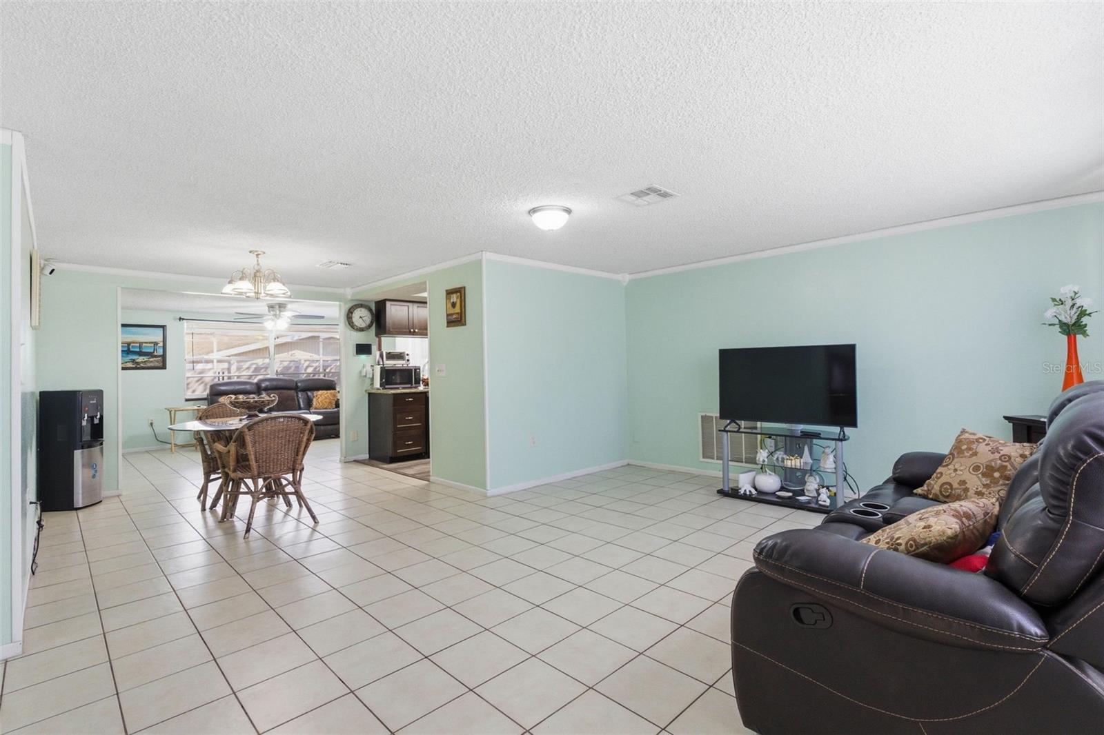 Image 13 of 57 For 4904 Elmwood Street