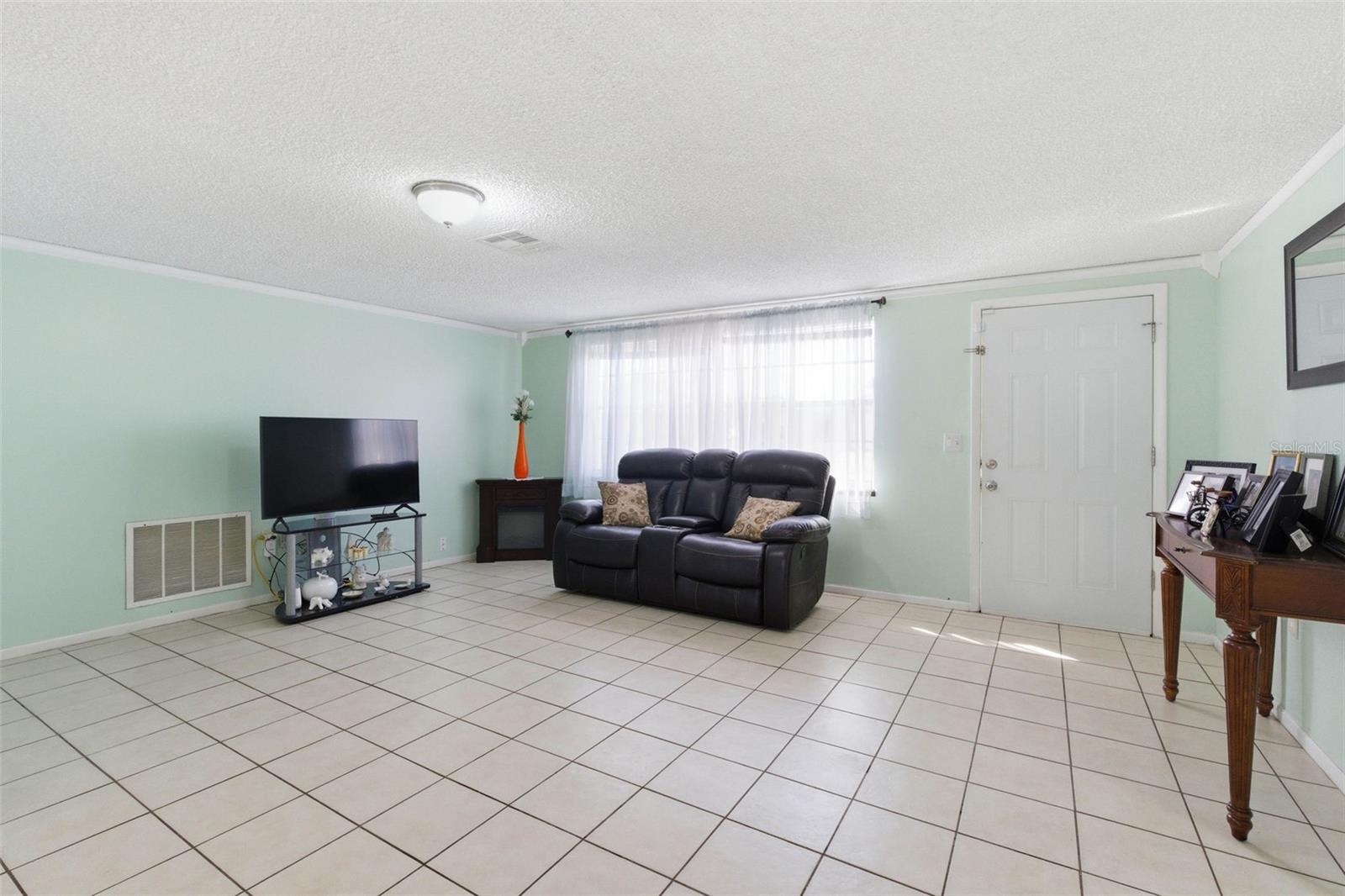 Image 14 of 57 For 4904 Elmwood Street