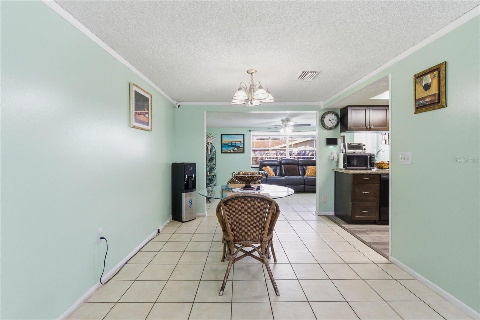 Image 16 of 57 For 4904 Elmwood Street