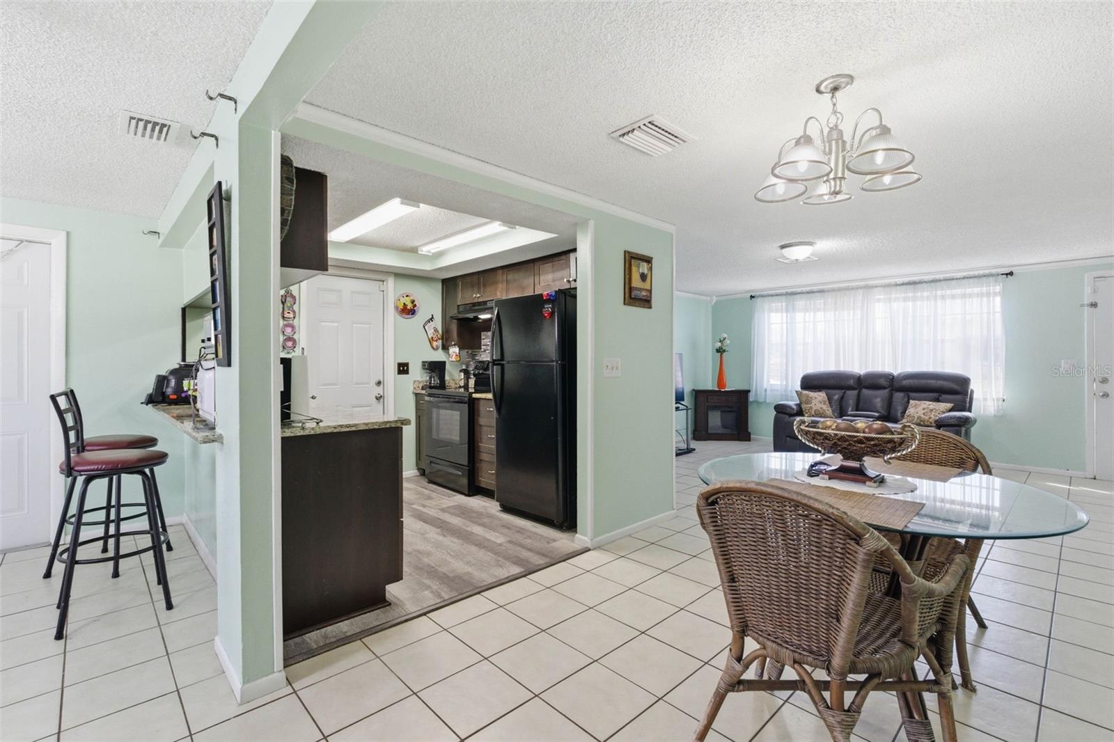 Image 18 of 57 For 4904 Elmwood Street