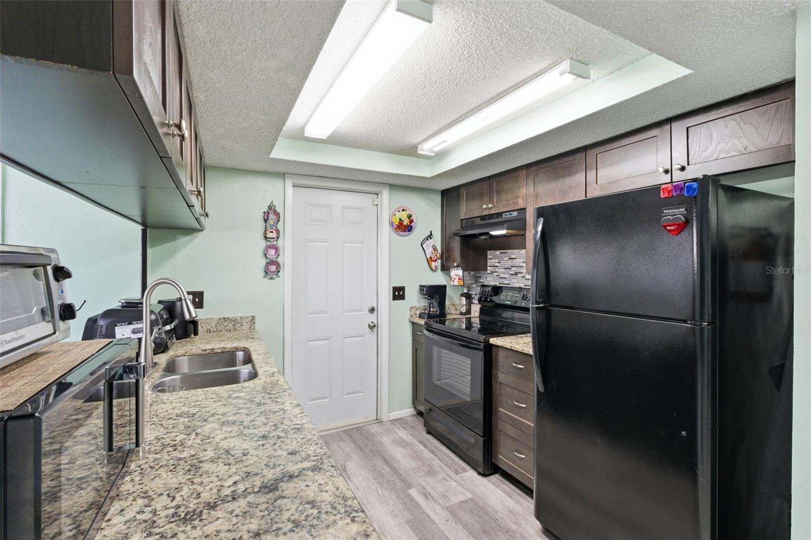 Image 19 of 57 For 4904 Elmwood Street