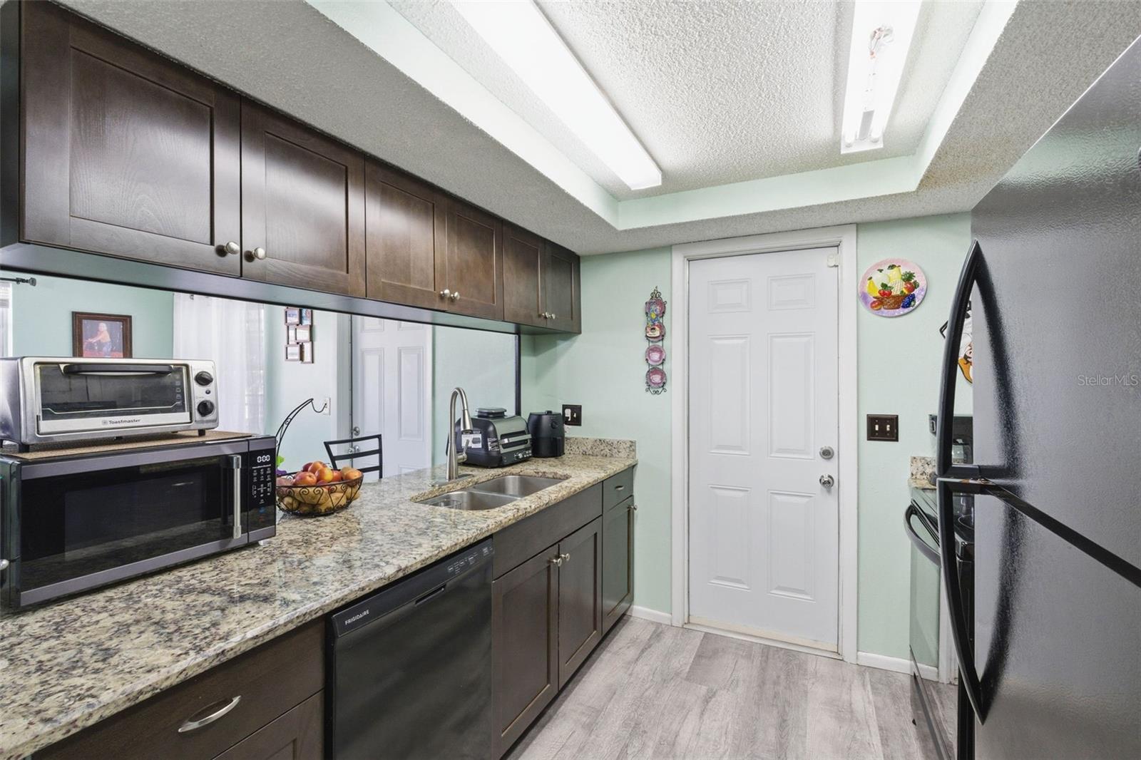 Image 20 of 57 For 4904 Elmwood Street