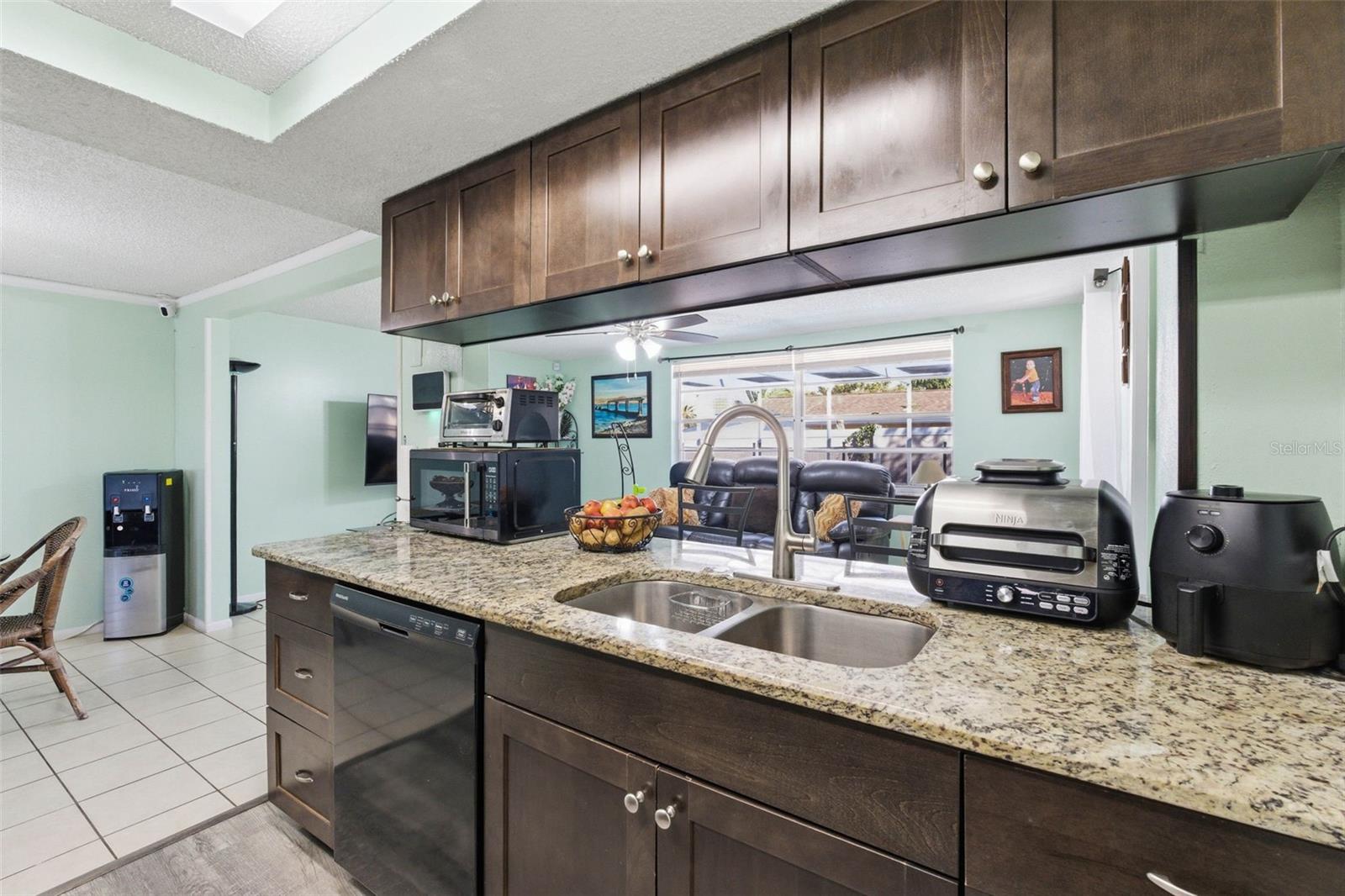 Image 21 of 57 For 4904 Elmwood Street