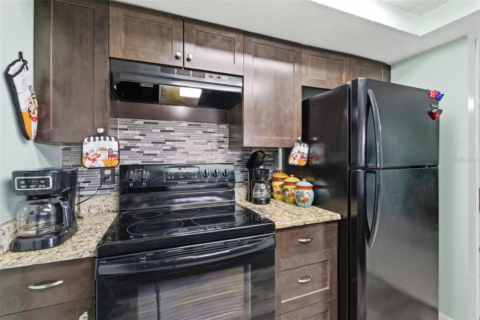 Image 22 of 57 For 4904 Elmwood Street