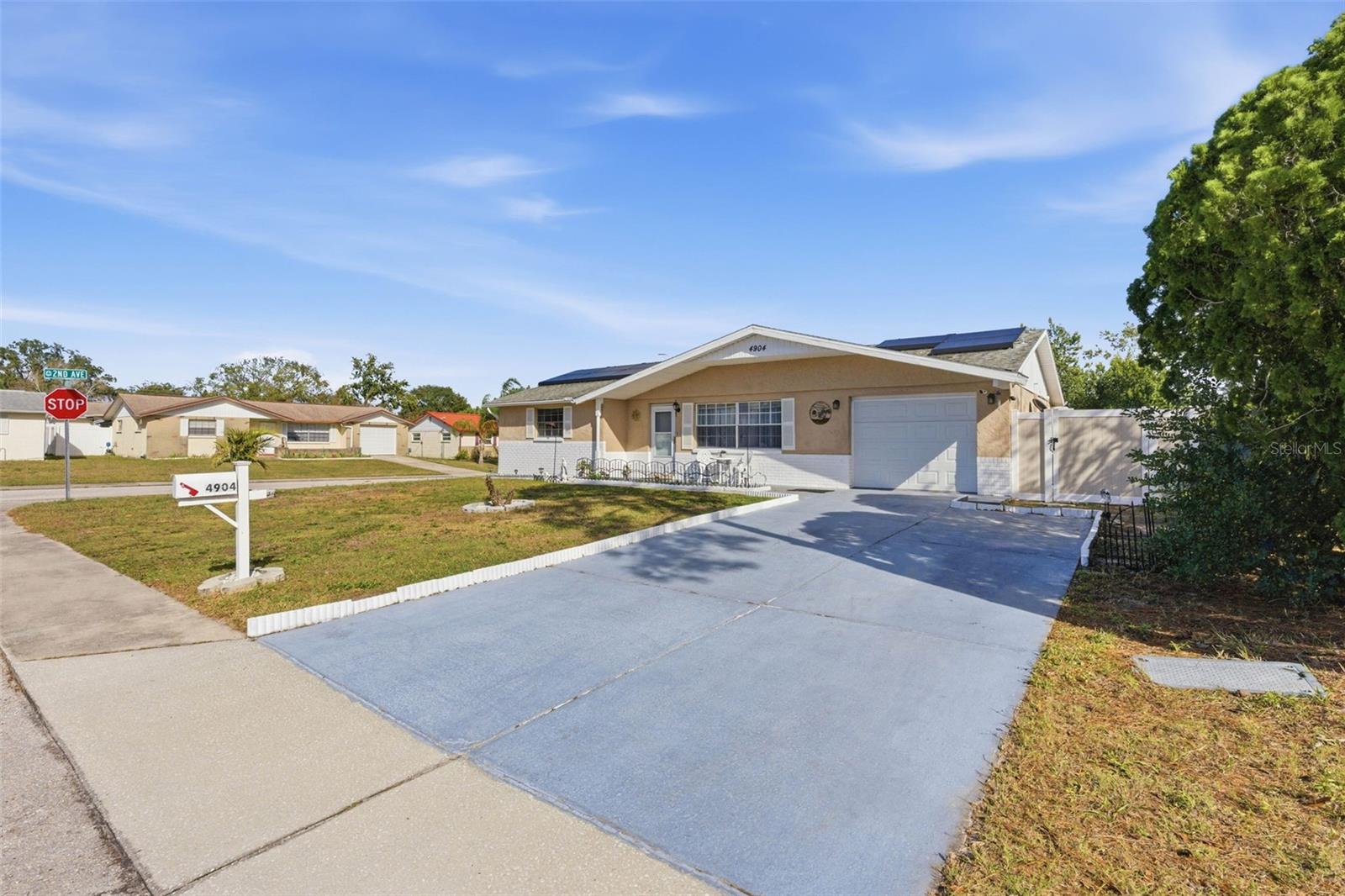 Image 3 of 57 For 4904 Elmwood Street