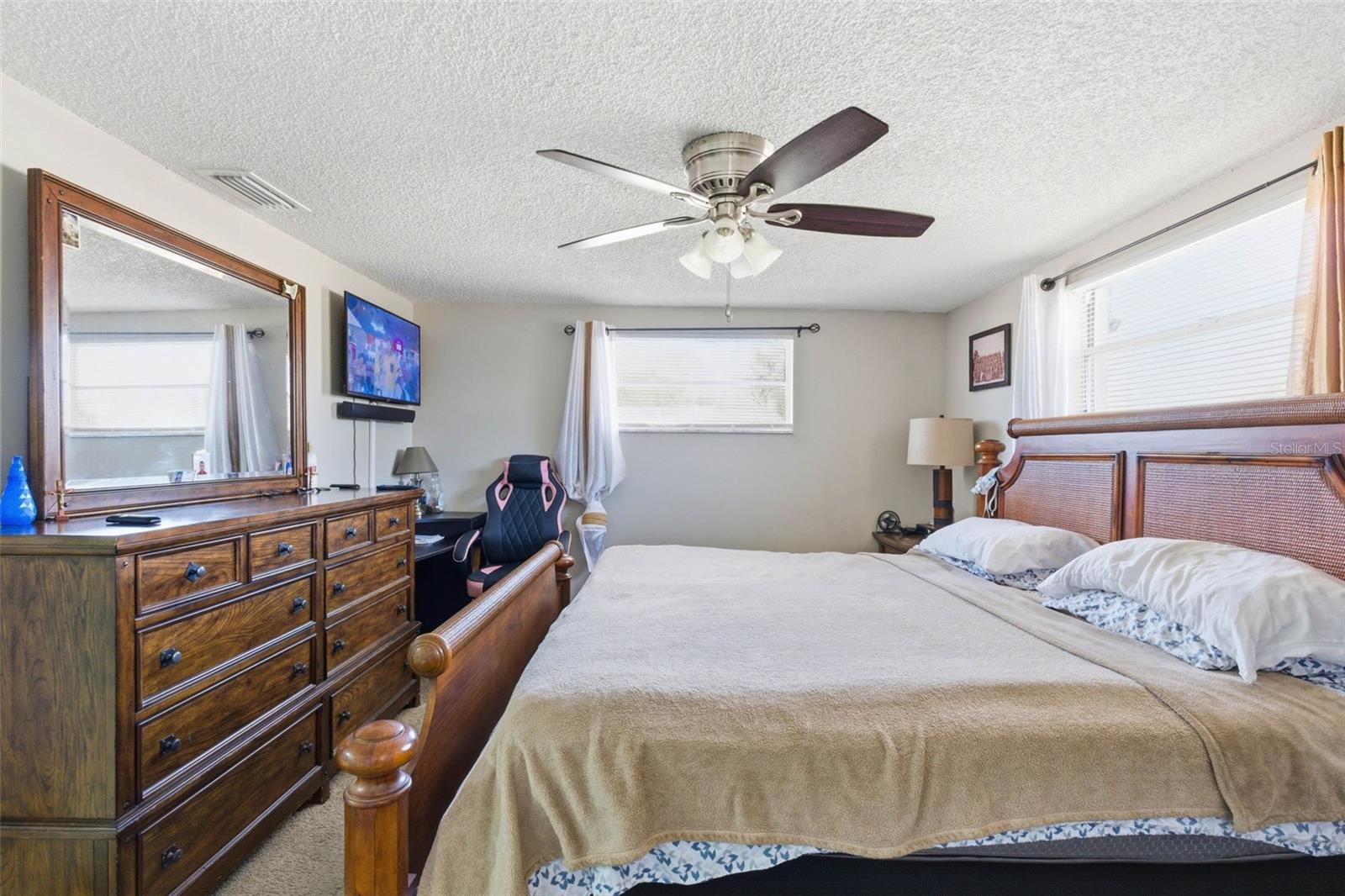 Image 31 of 57 For 4904 Elmwood Street