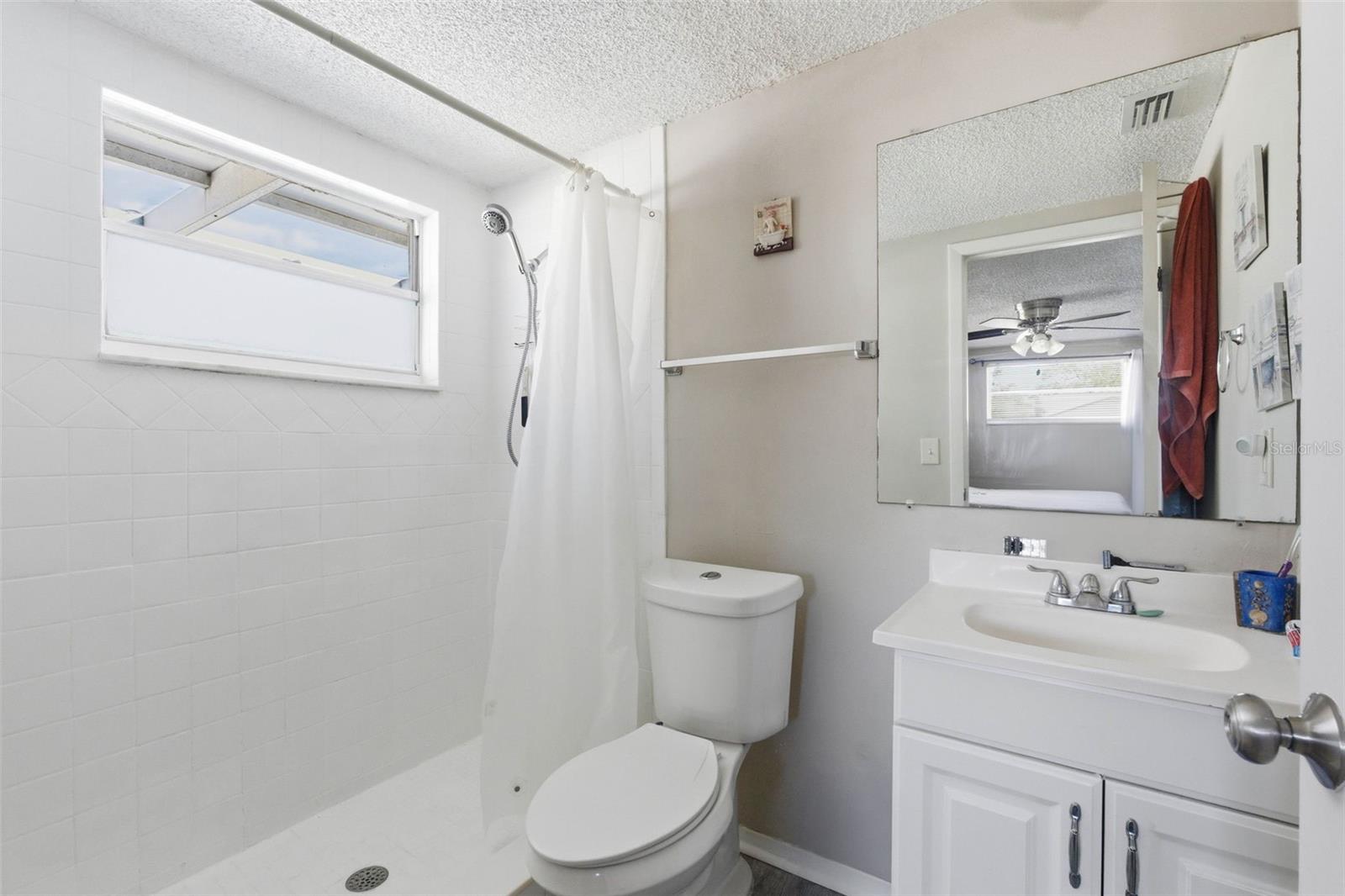 Image 33 of 57 For 4904 Elmwood Street