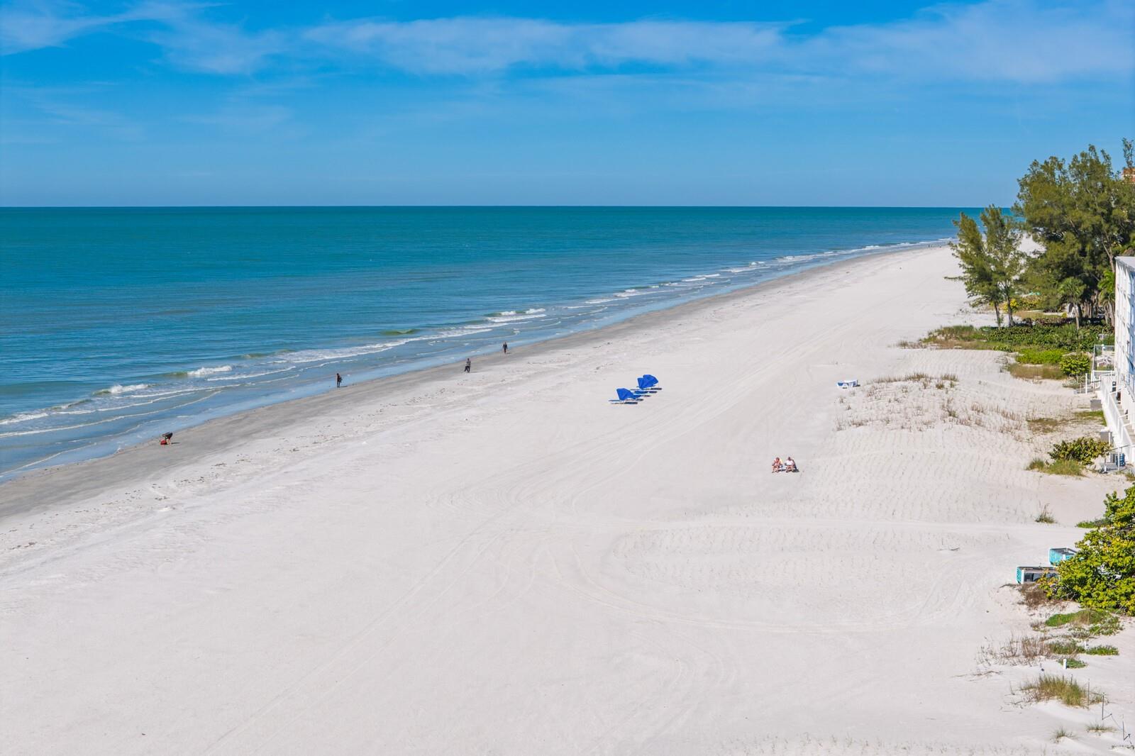 Image 12 of 88 For 19519 Gulf Boulevard 202