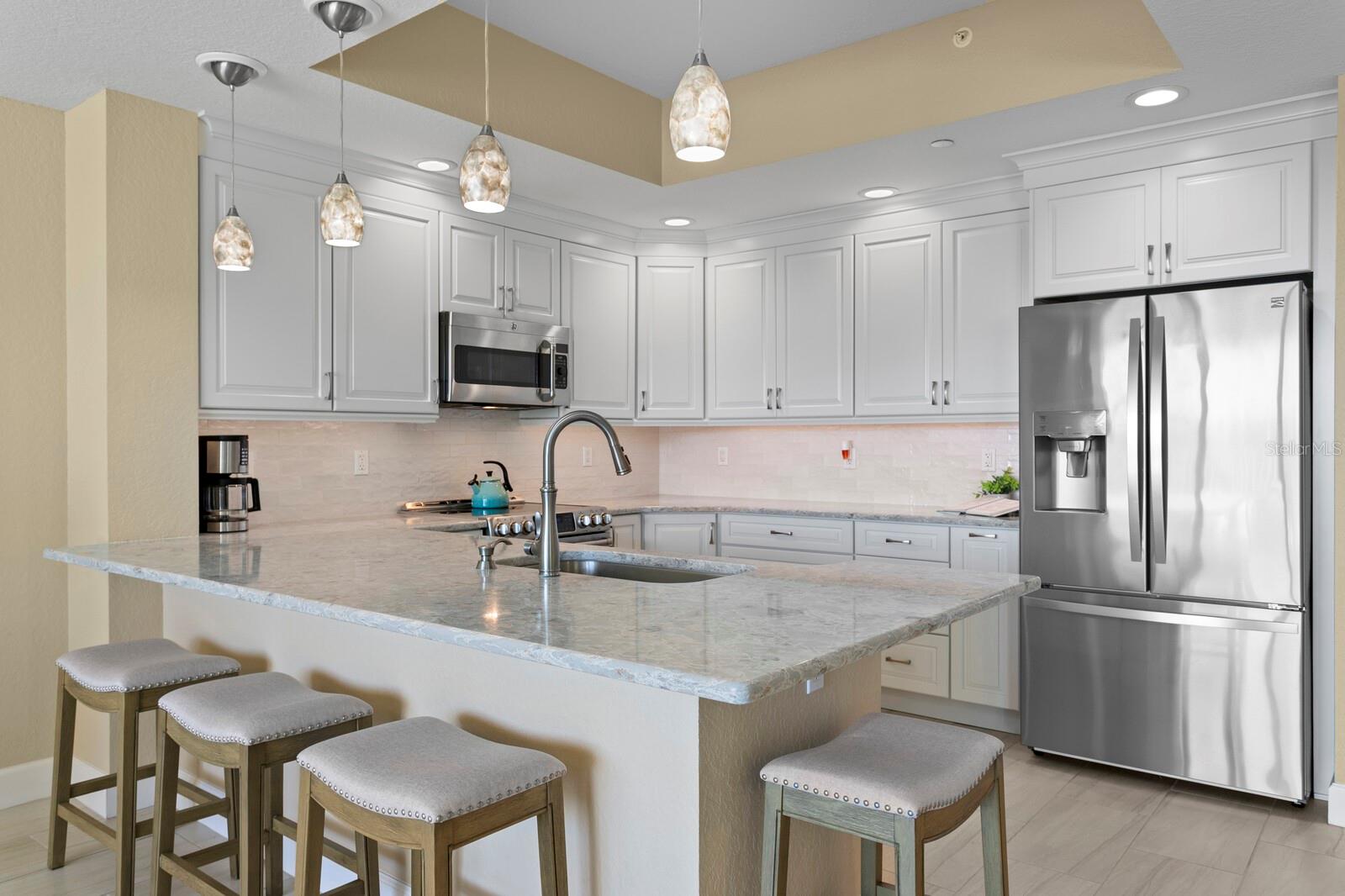 Image 14 of 88 For 19519 Gulf Boulevard 202